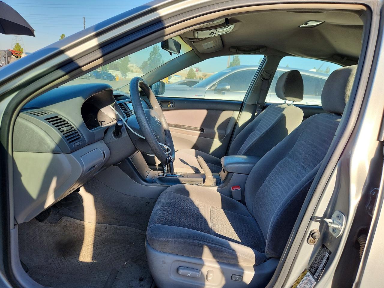 2005 Toyota Camry Le Silver vin: 4T1BE32K15U967173