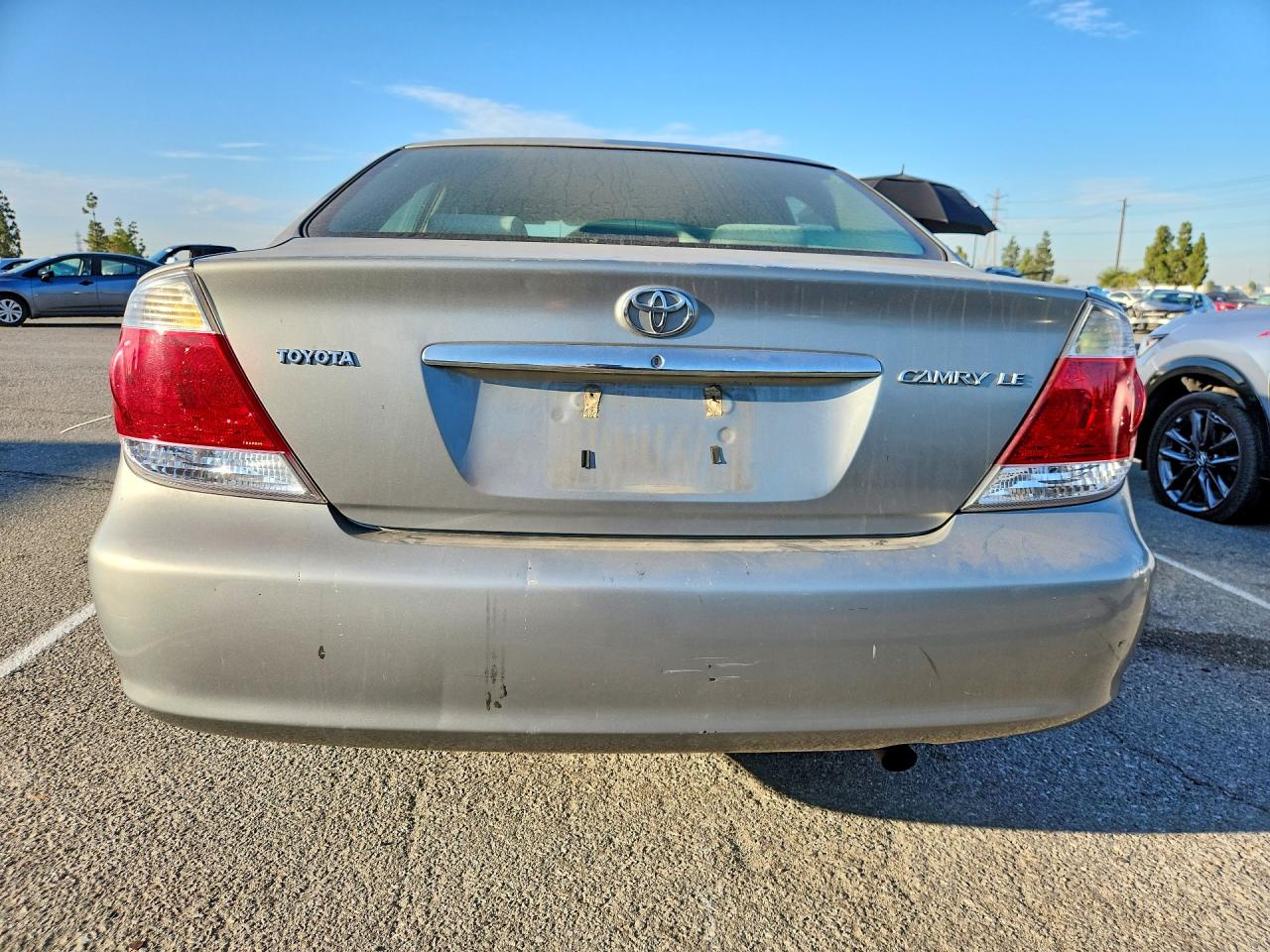 2005 Toyota Camry Le Silver vin: 4T1BE32K15U967173