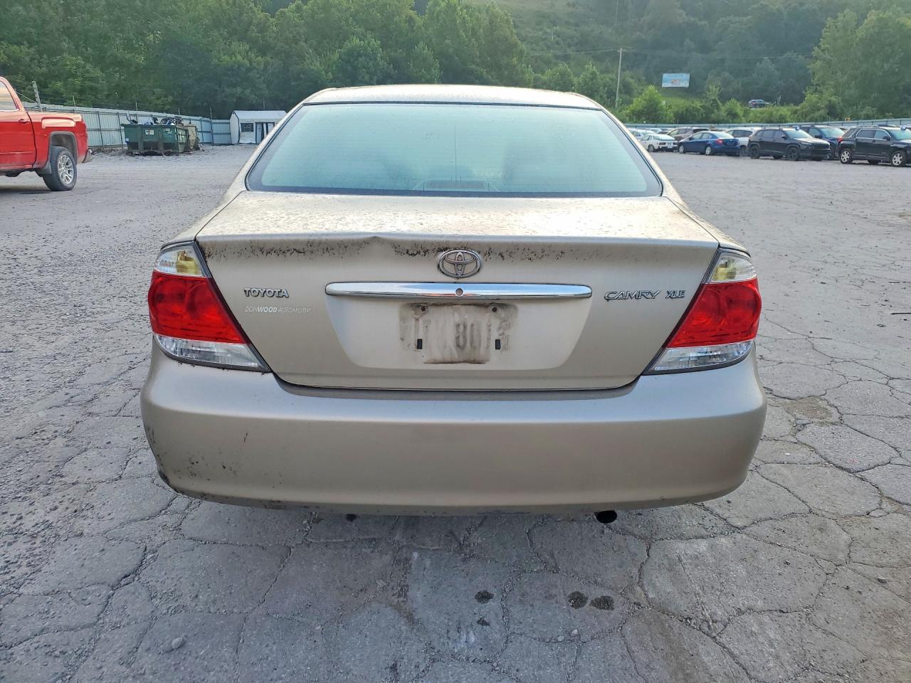 2005 Toyota Camry Xle Gold vin: 4T1BE32K15U989125