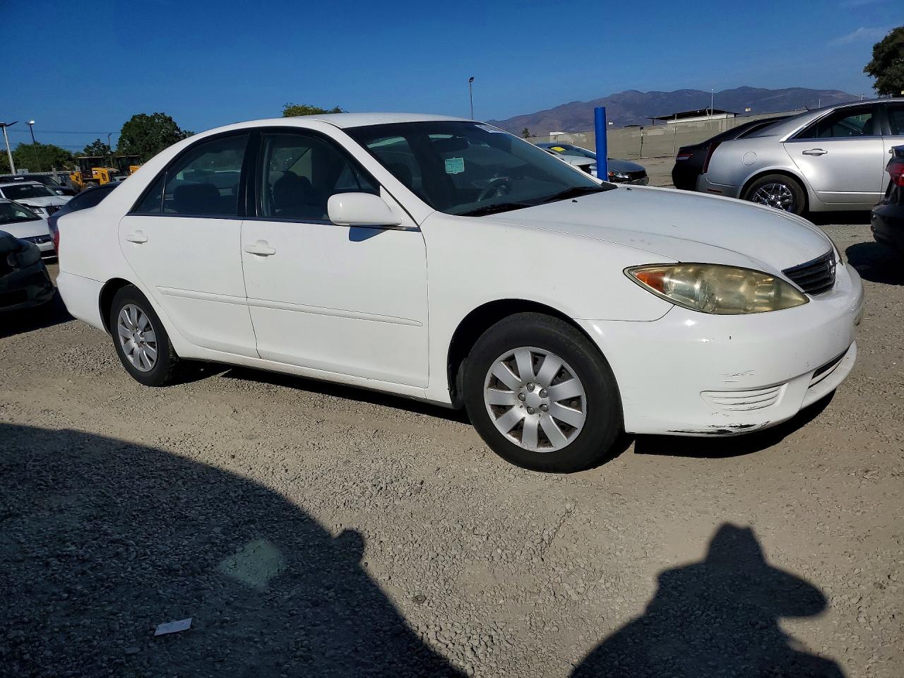 2006 Toyota Camry Le White vin: 4T1BE32K16U660412