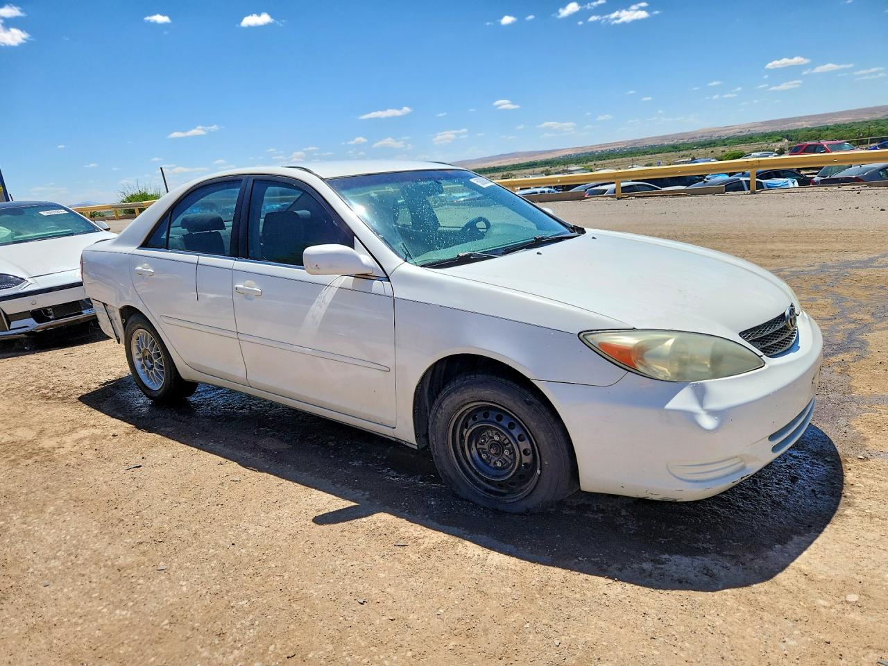 2002 Toyota Camry Le White vin: 4T1BE32K22U055082