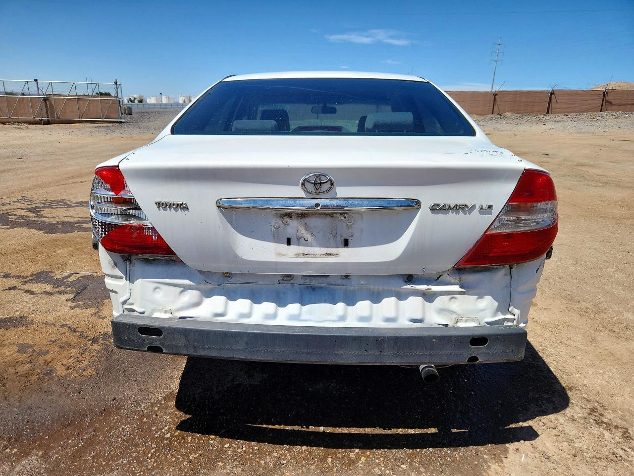 2002 Toyota Camry Le White vin: 4T1BE32K22U055082
