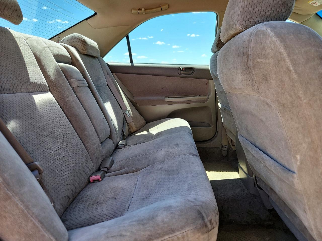 2002 Toyota Camry Le White vin: 4T1BE32K22U055082