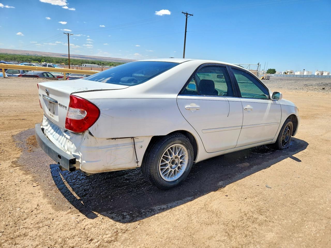2002 Toyota Camry Le White vin: 4T1BE32K22U055082