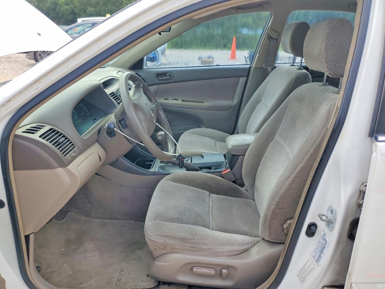 2002 Toyota Camry Le White vin: 4T1BE32K22U084971