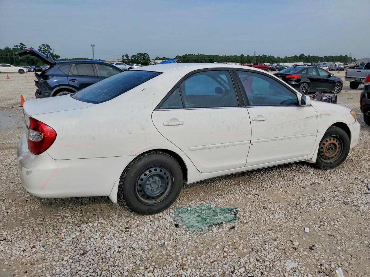 2002 Toyota Camry Le White vin: 4T1BE32K22U084971