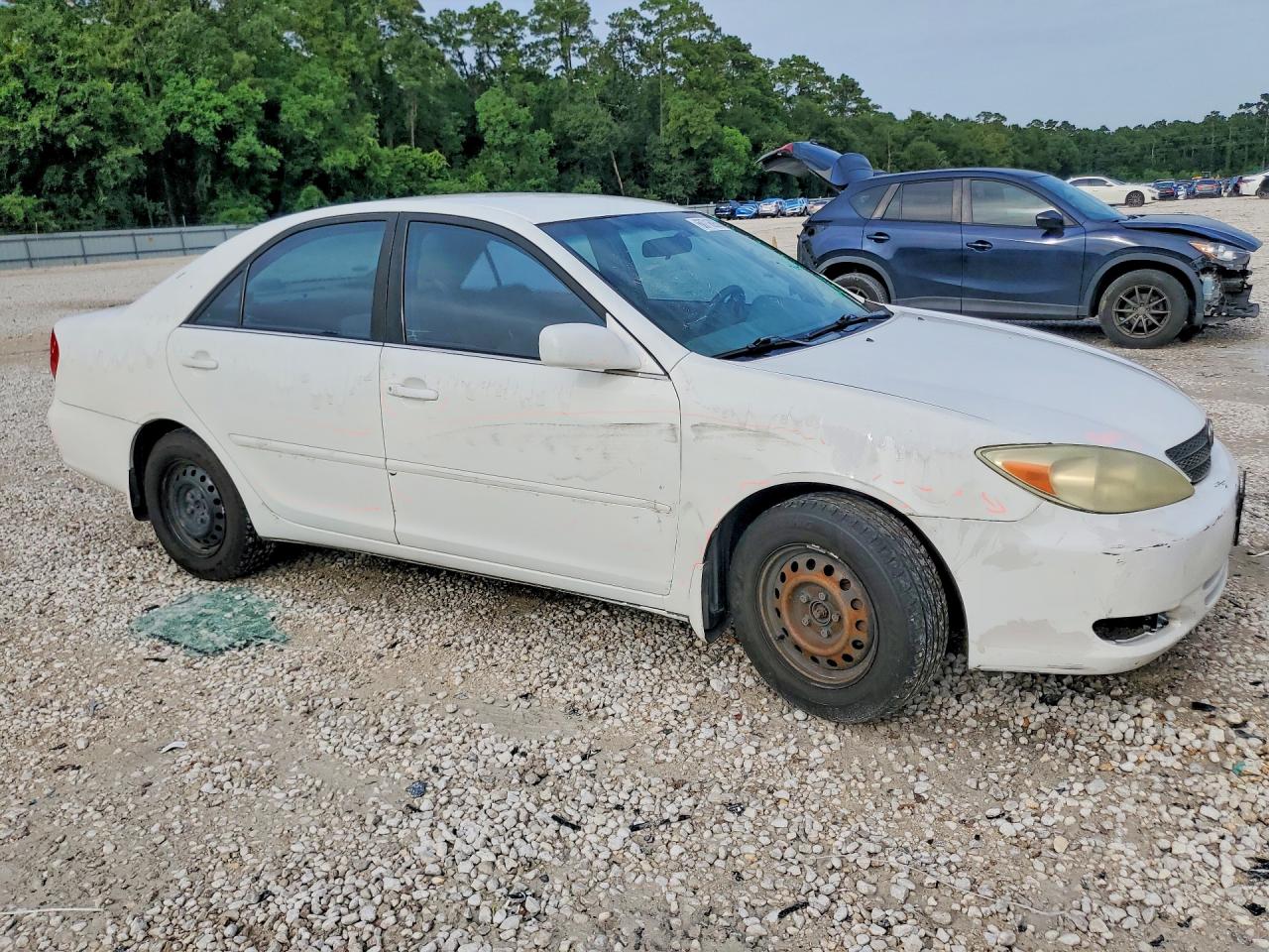 2002 Toyota Camry Le White vin: 4T1BE32K22U084971