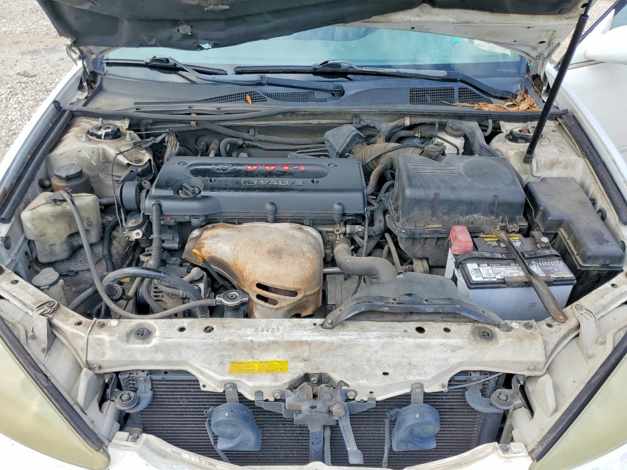 2002 Toyota Camry Le White vin: 4T1BE32K22U084971