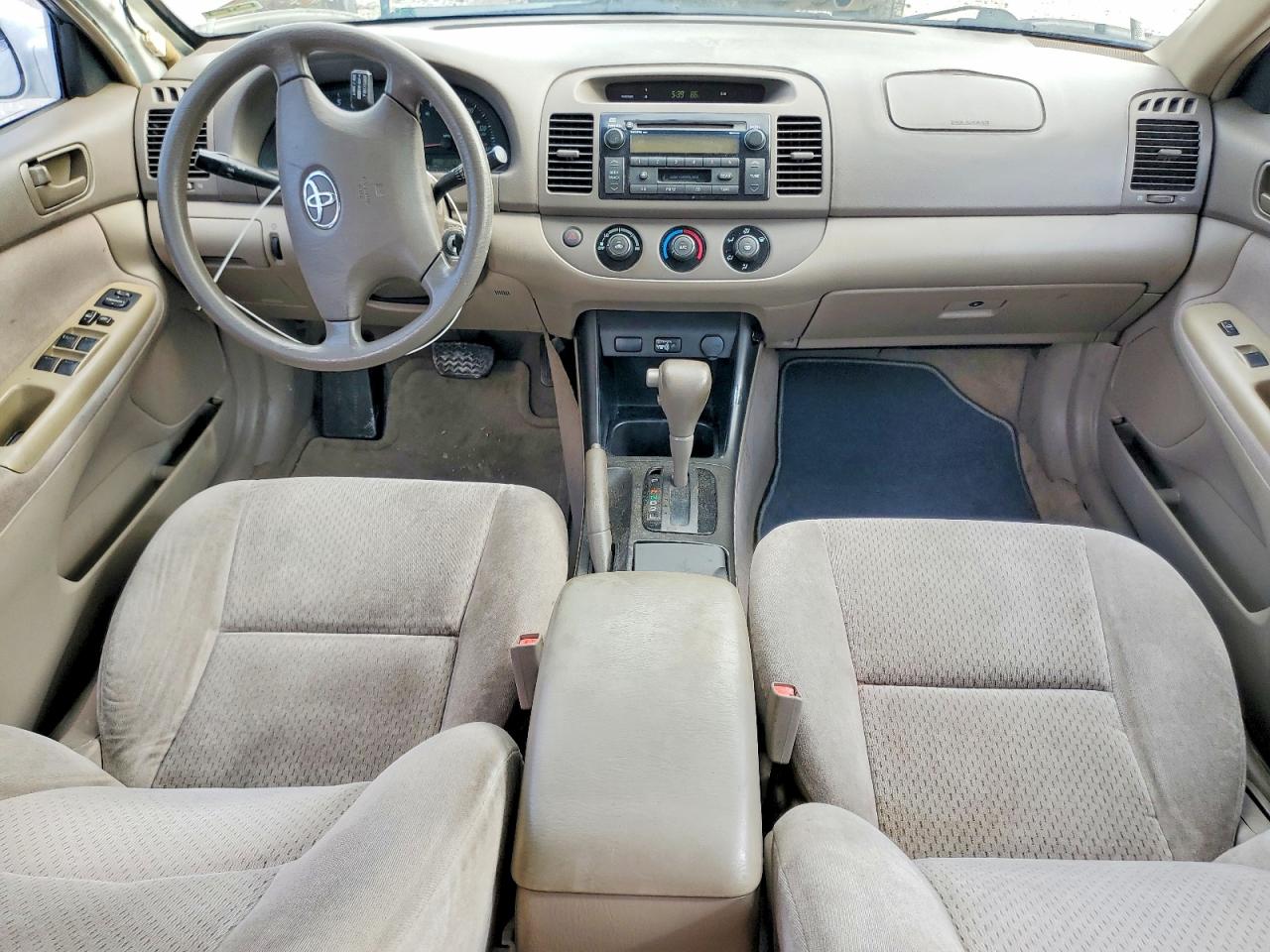 2002 Toyota Camry Le White vin: 4T1BE32K22U084971