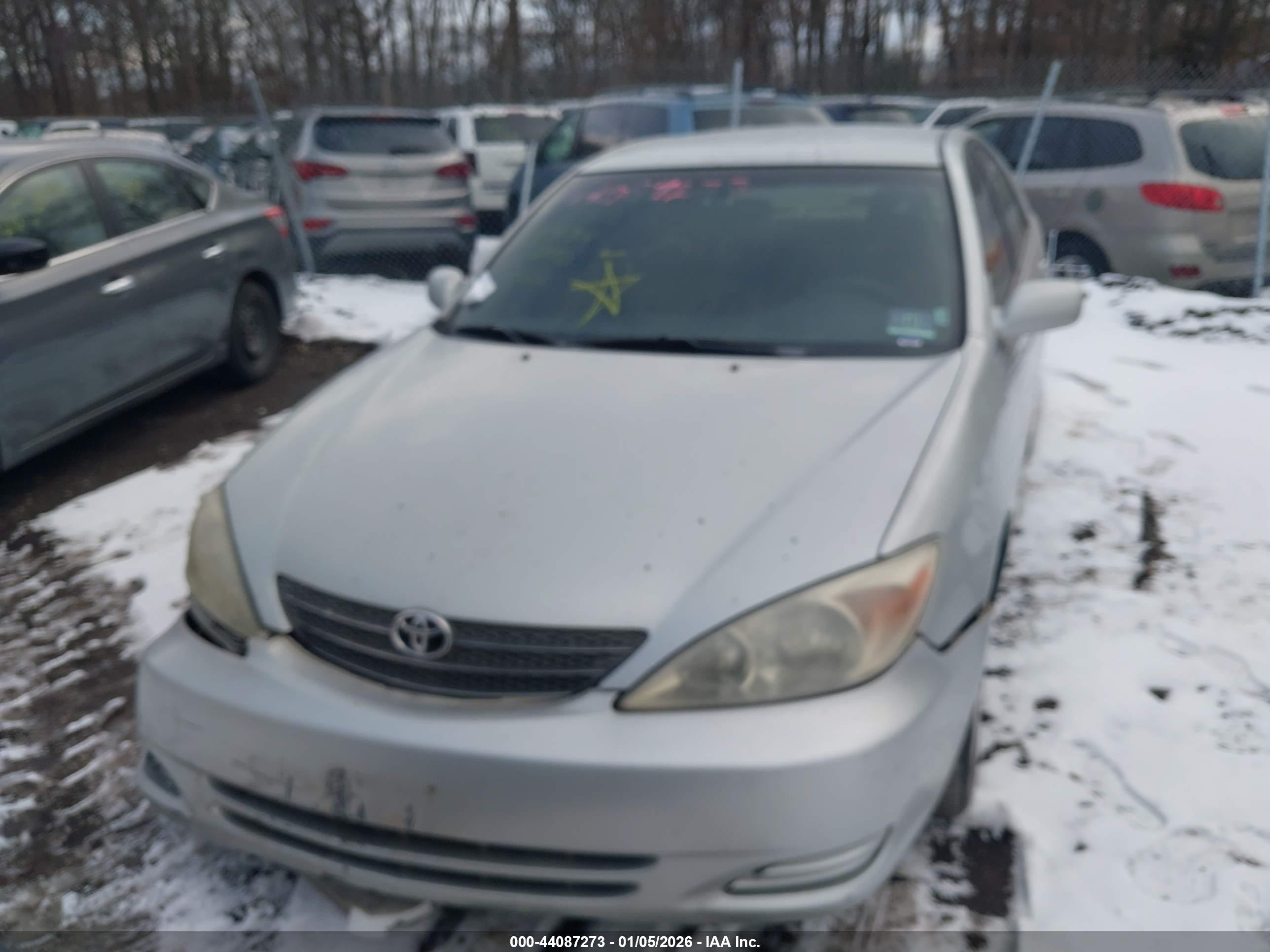 2002 Toyota Camry Le Gray vin: 4T1BE32K22U089104