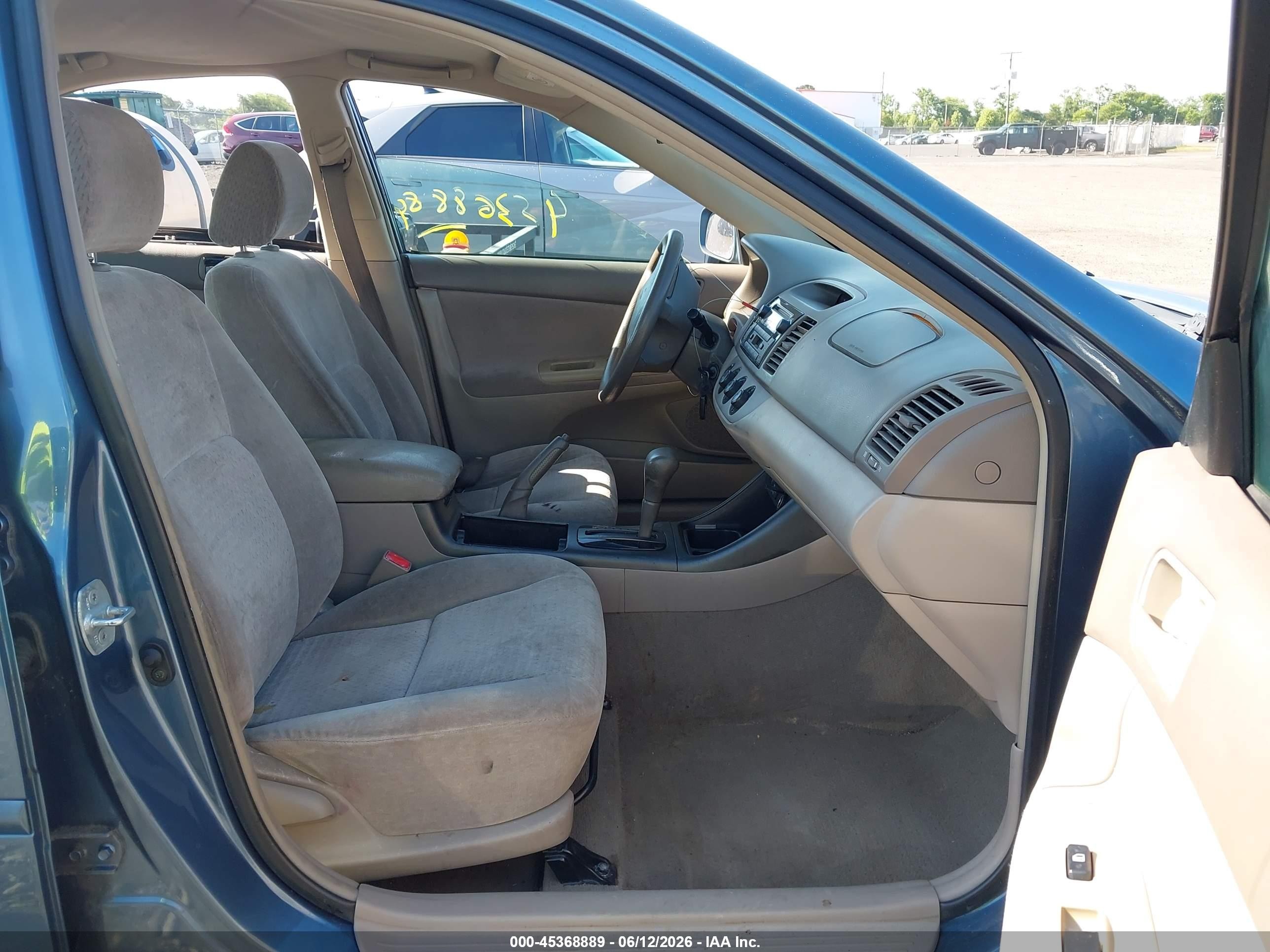 2002 Toyota Camry Le Blue vin: 4T1BE32K22U516118