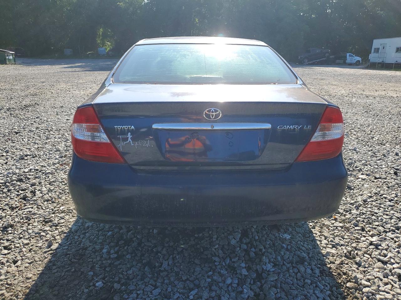 2002 Toyota Camry Le Blue vin: 4T1BE32K22U534442