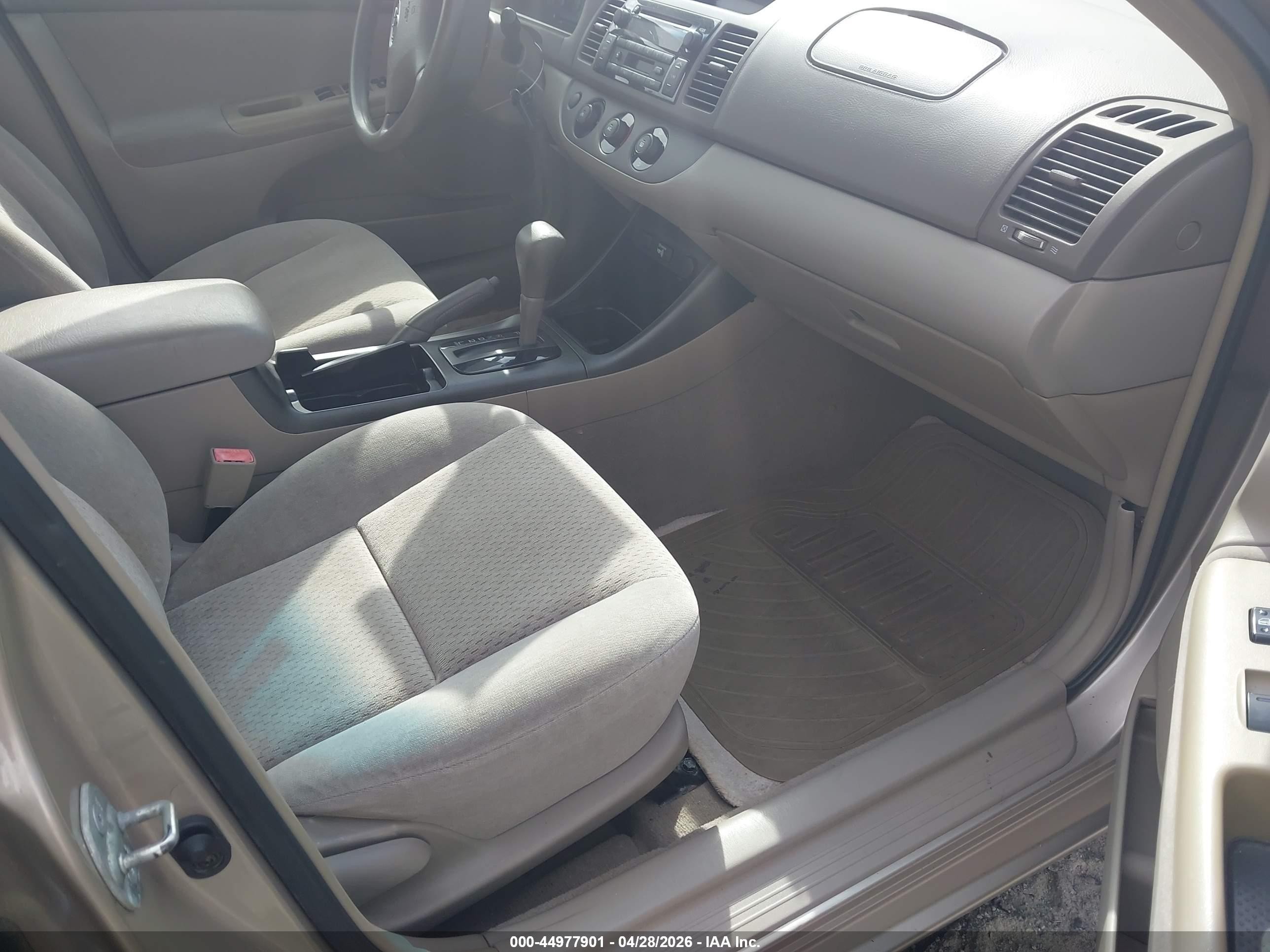 2002 Toyota Camry Le Beige vin: 4T1BE32K22U638400
