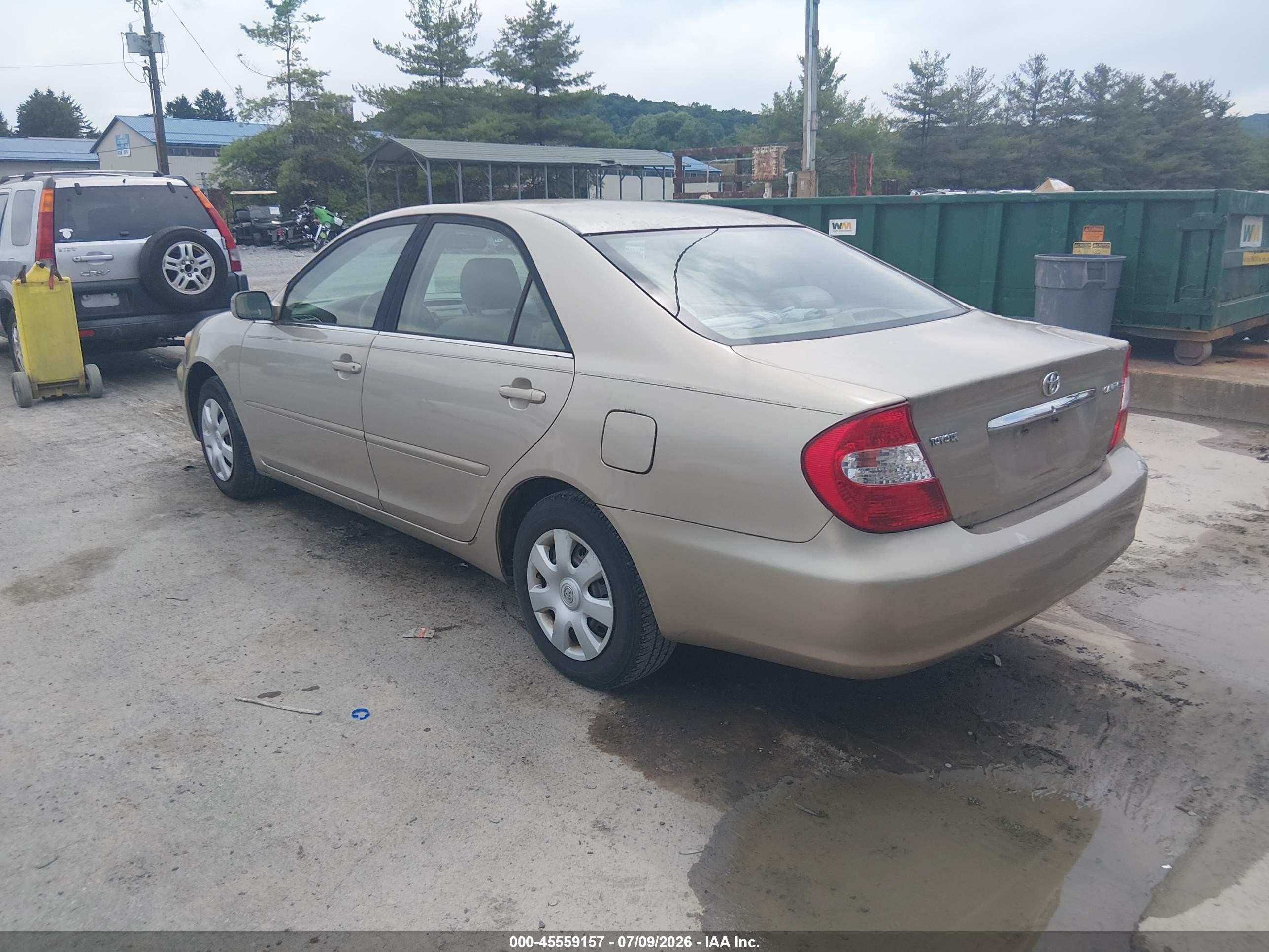 2003 Toyota Camry Le Gold vin: 4T1BE32K23U242582