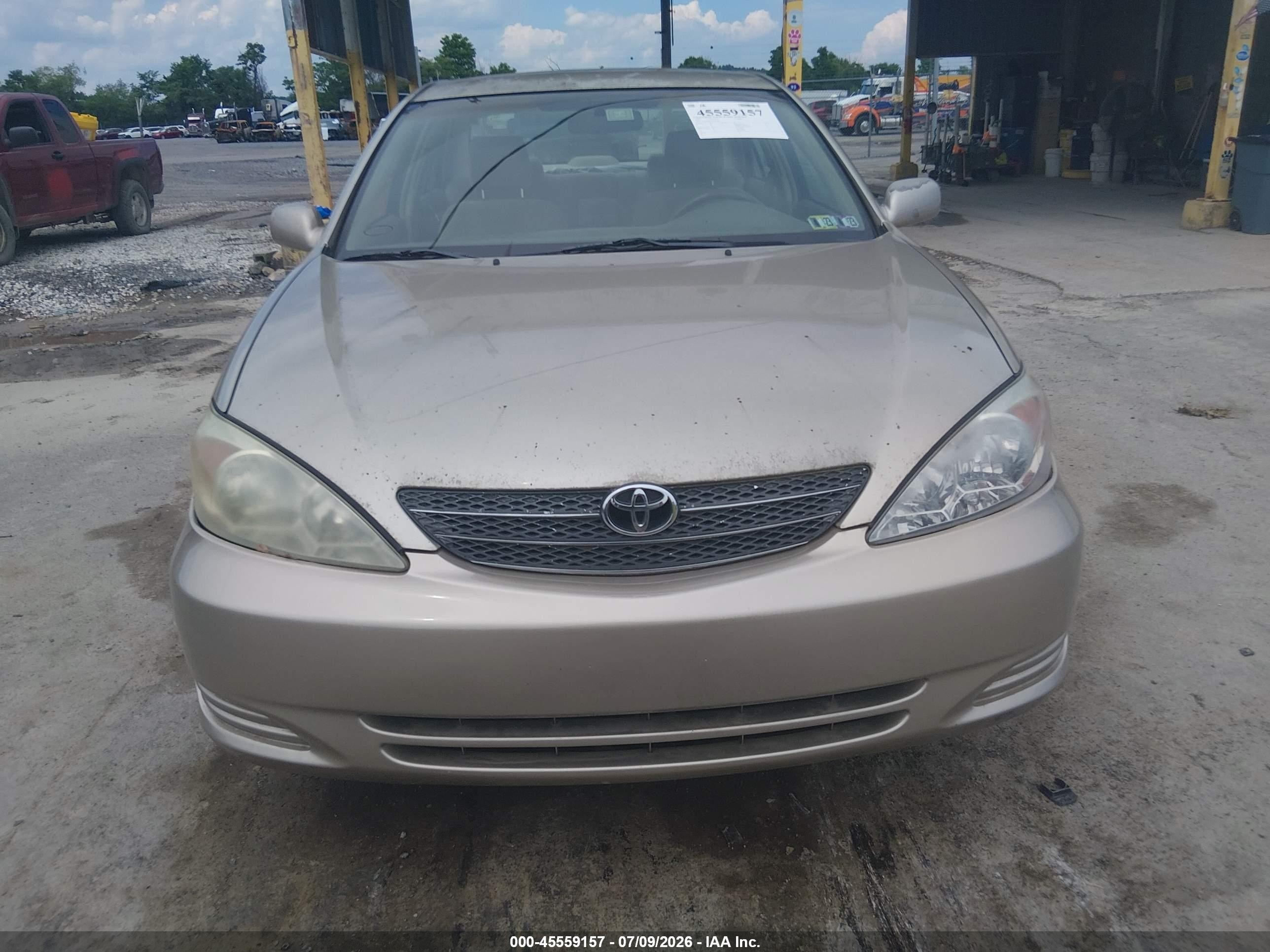 2003 Toyota Camry Le Gold vin: 4T1BE32K23U242582
