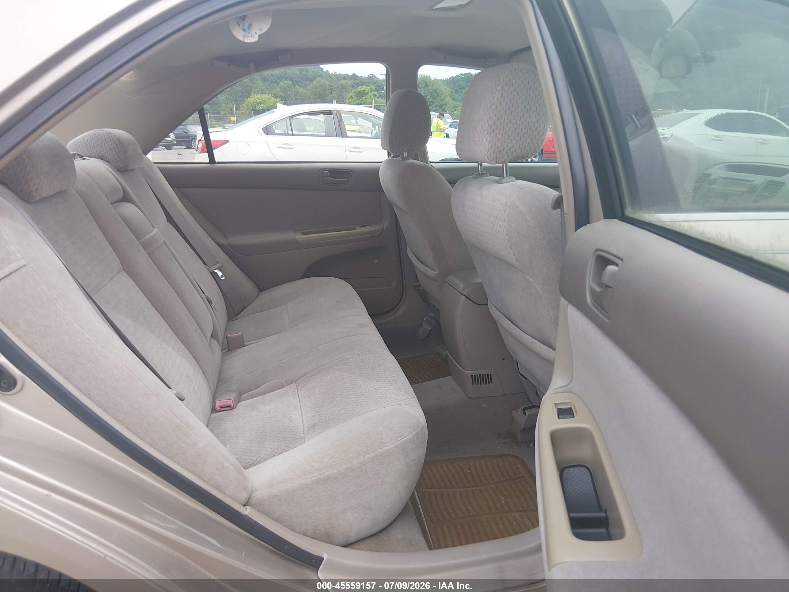 2003 Toyota Camry Le Gold vin: 4T1BE32K23U242582