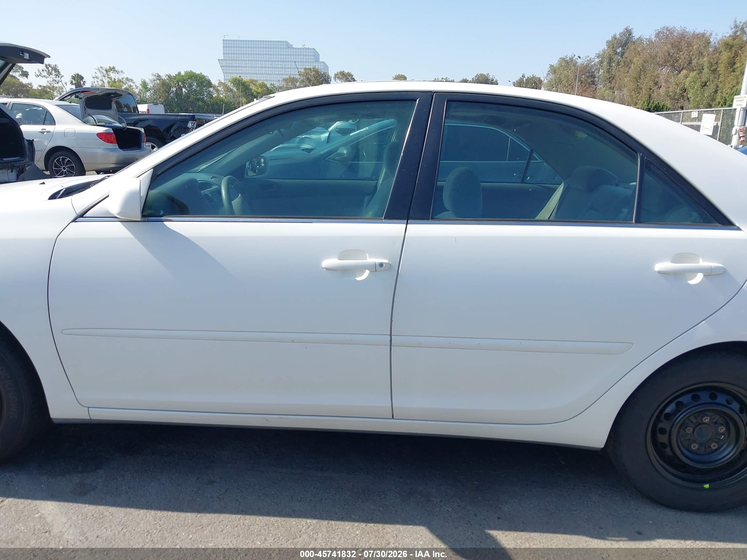 2003 Toyota Camry Le White vin: 4T1BE32K23U244591