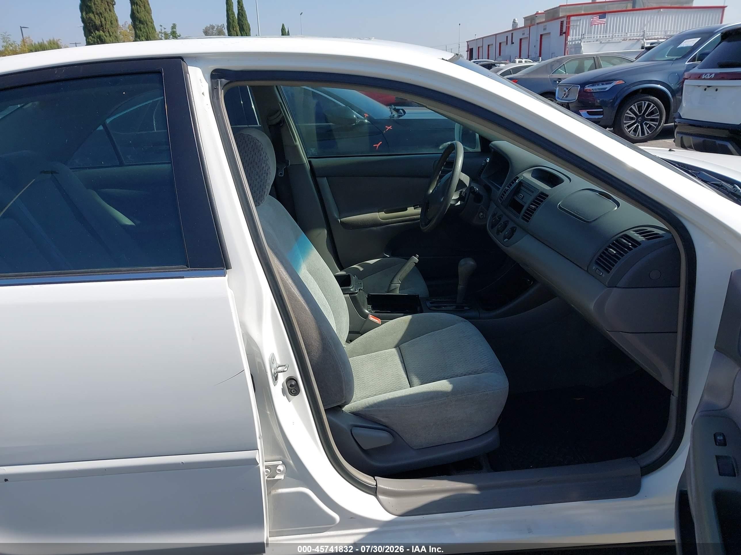 2003 Toyota Camry Le White vin: 4T1BE32K23U244591