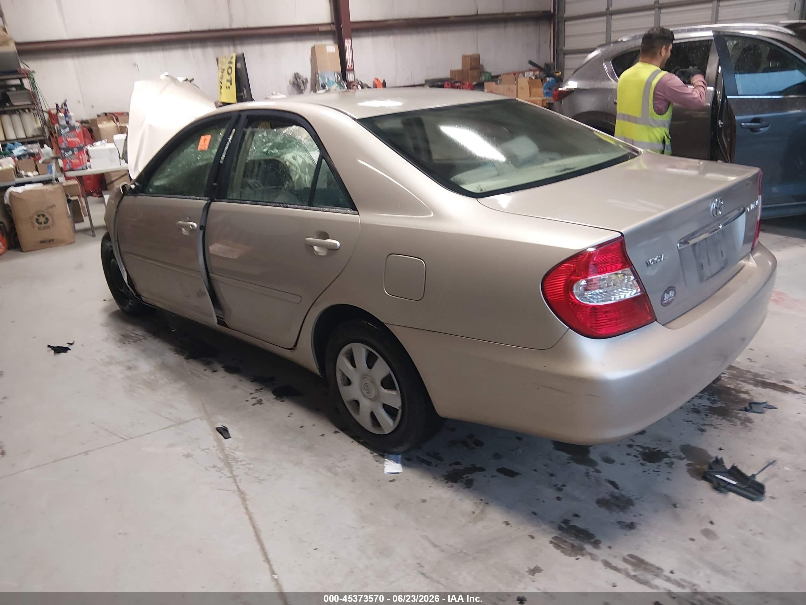 2003 Toyota Camry Le Gold vin: 4T1BE32K23U766699