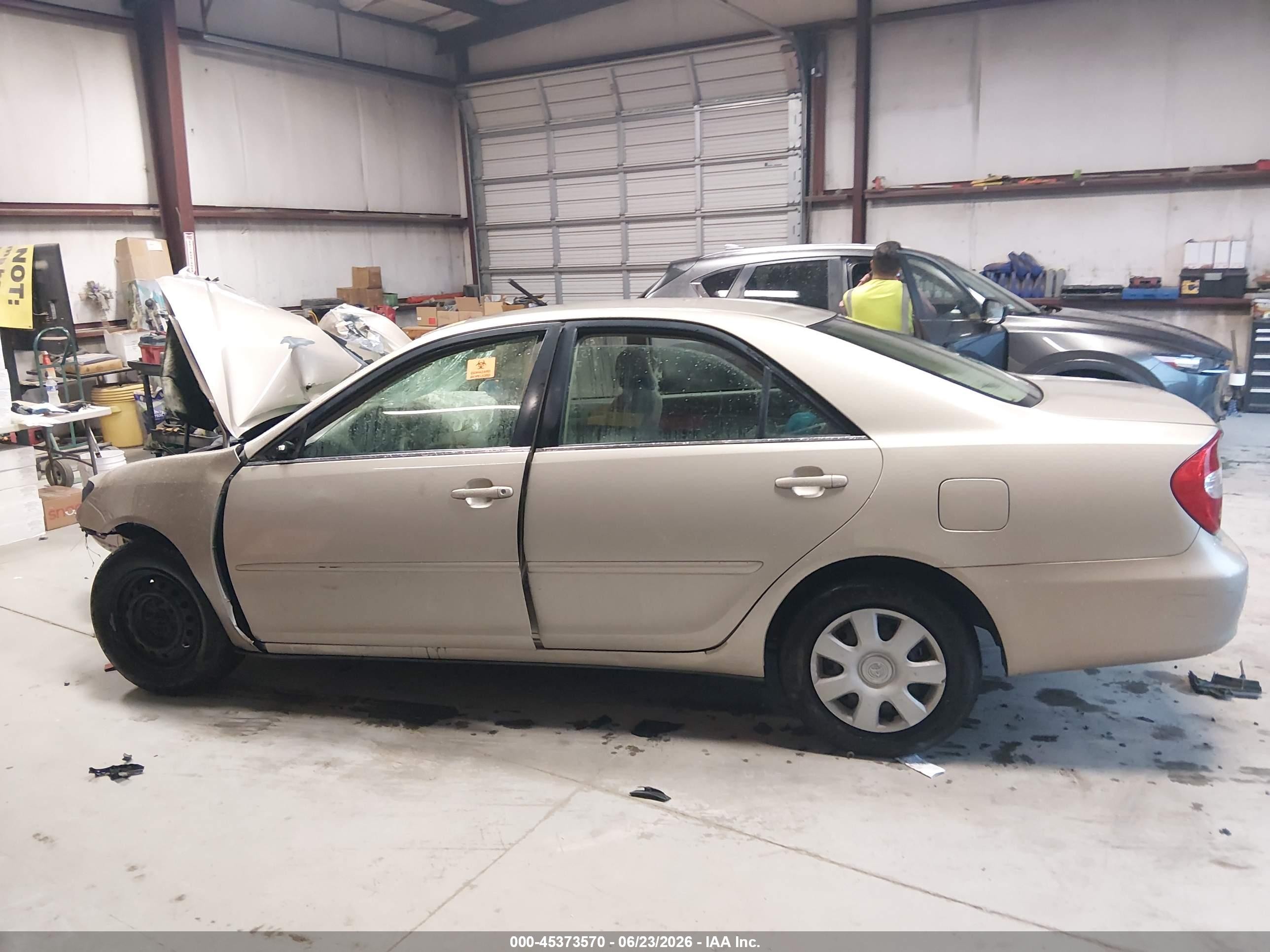 2003 Toyota Camry Le Gold vin: 4T1BE32K23U766699