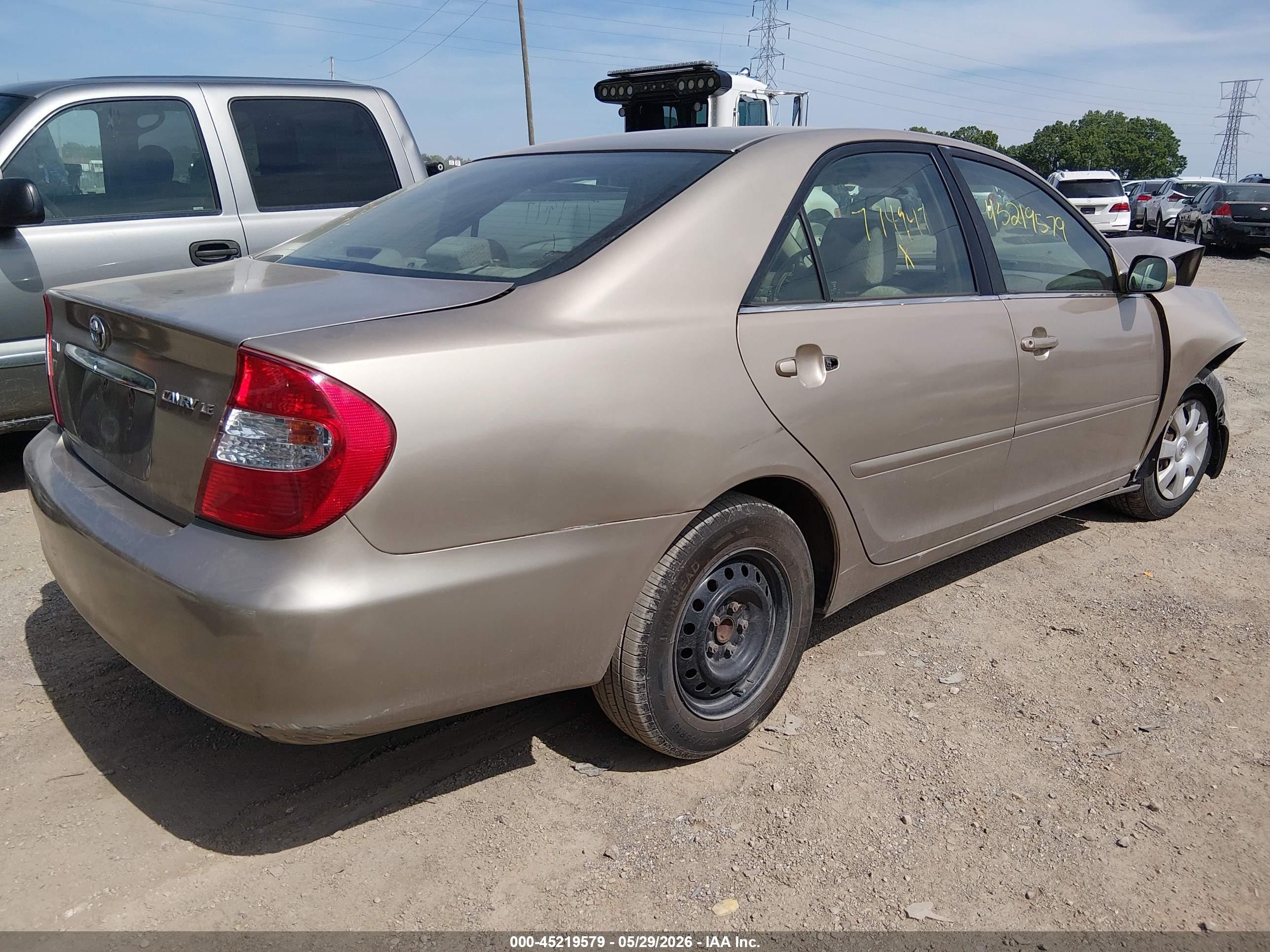 2003 Toyota Camry Le Gold vin: 4T1BE32K23U774947