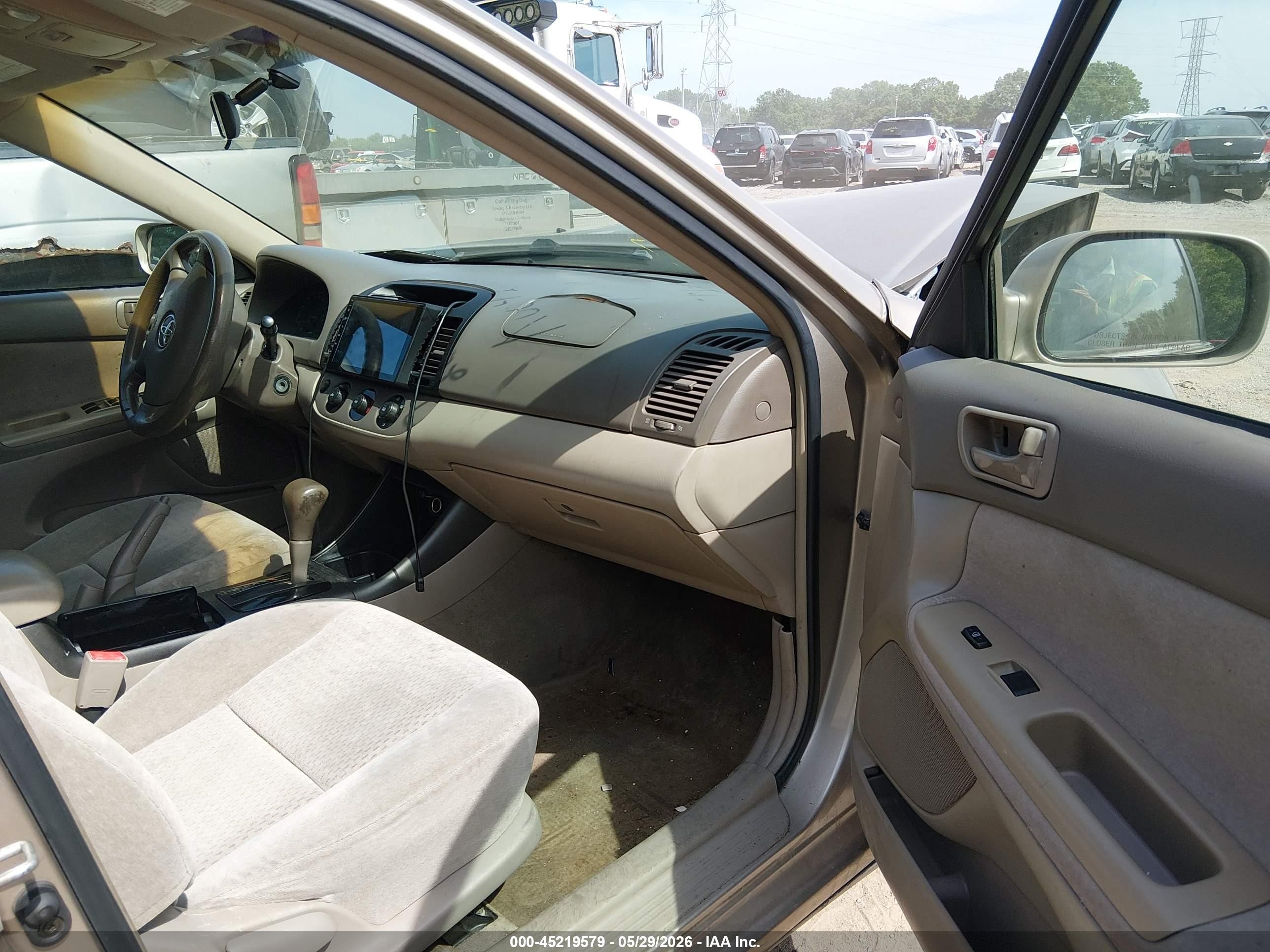 2003 Toyota Camry Le Gold vin: 4T1BE32K23U774947
