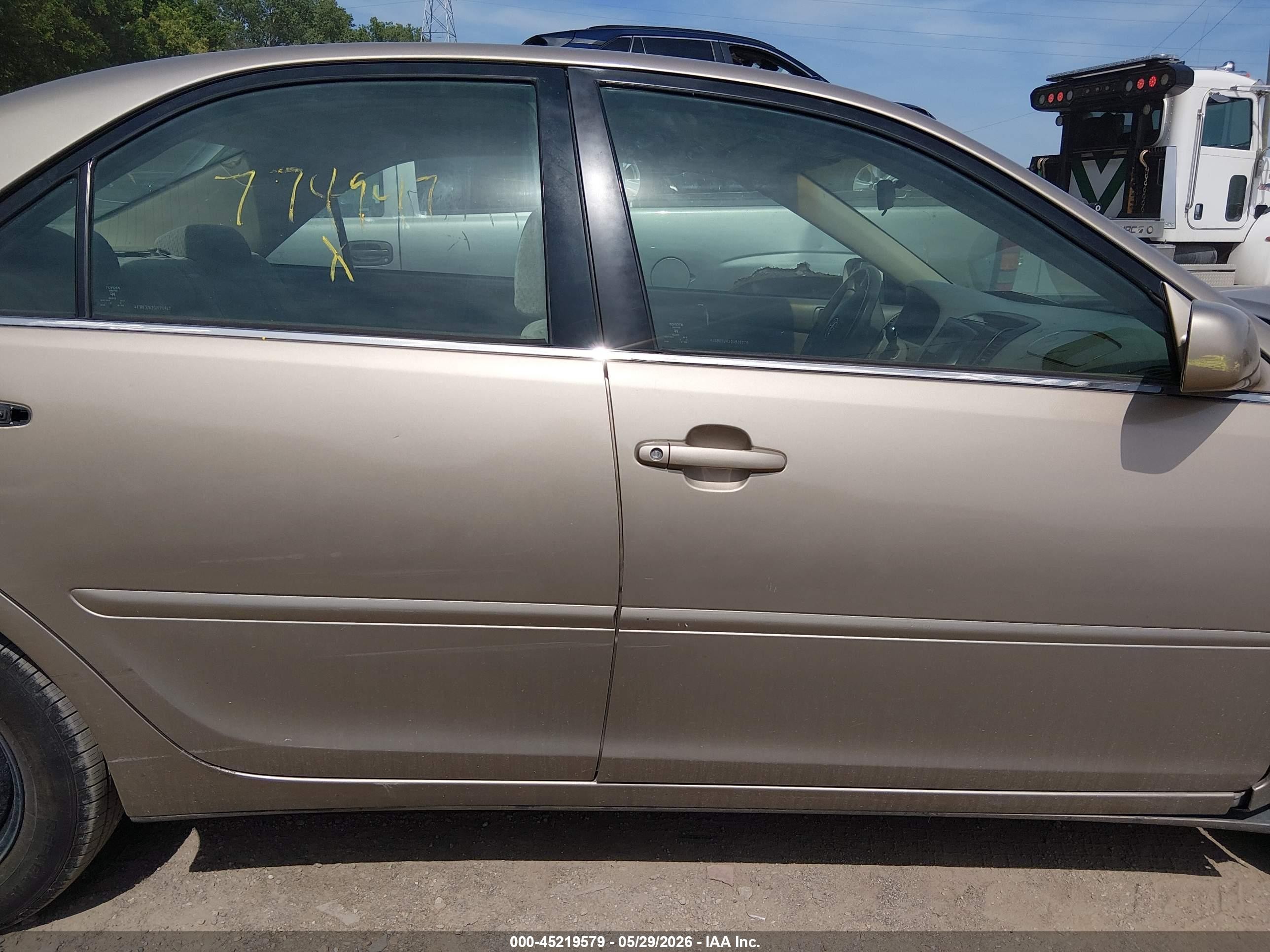 2003 Toyota Camry Le Gold vin: 4T1BE32K23U774947