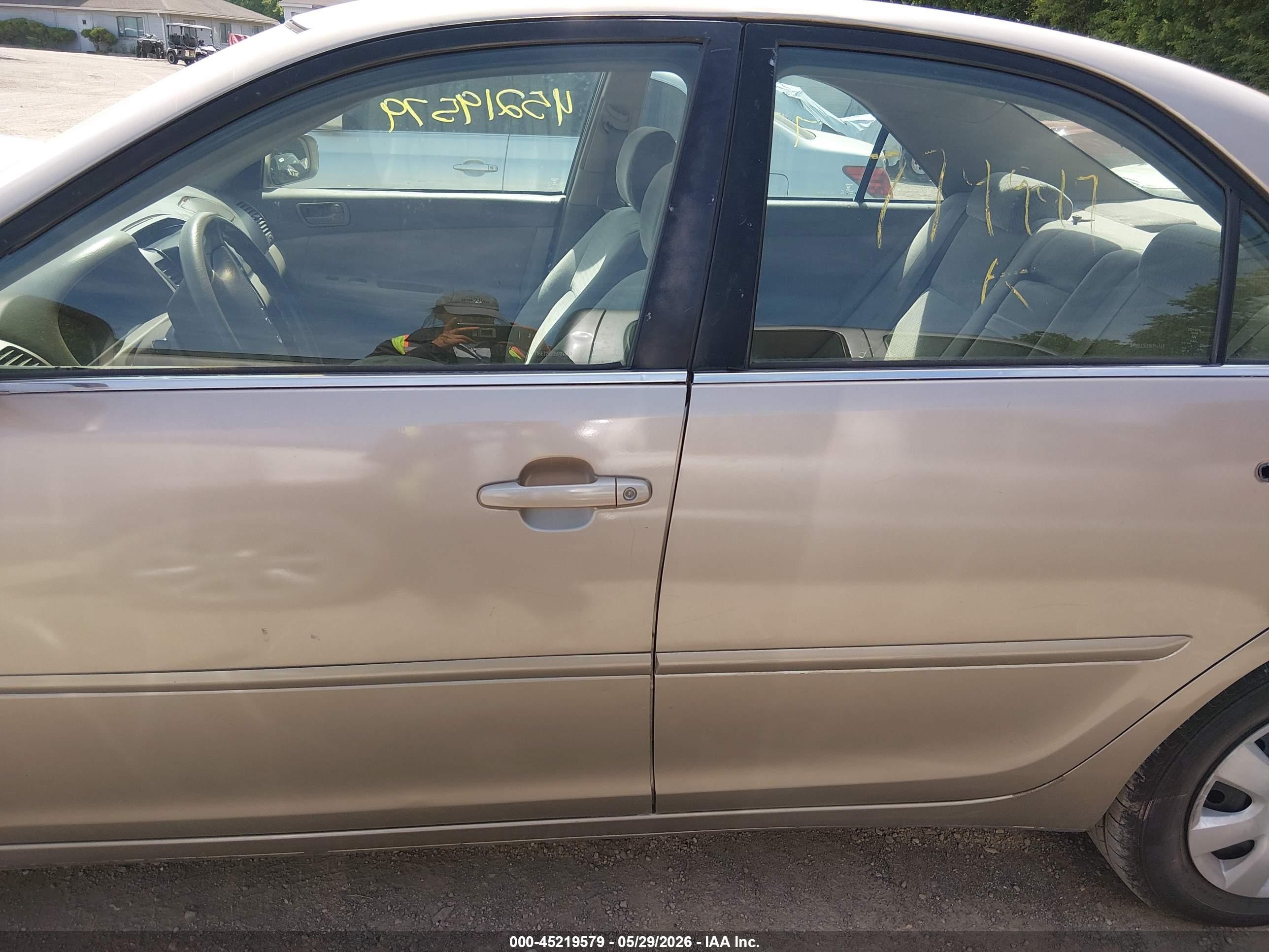 2003 Toyota Camry Le Gold vin: 4T1BE32K23U774947