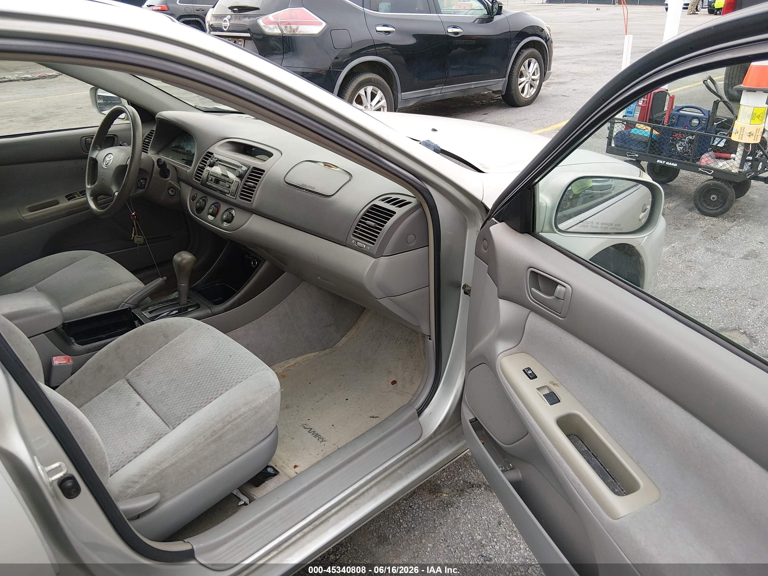 2004 Toyota Camry Le Silver vin: 4T1BE32K24U271209