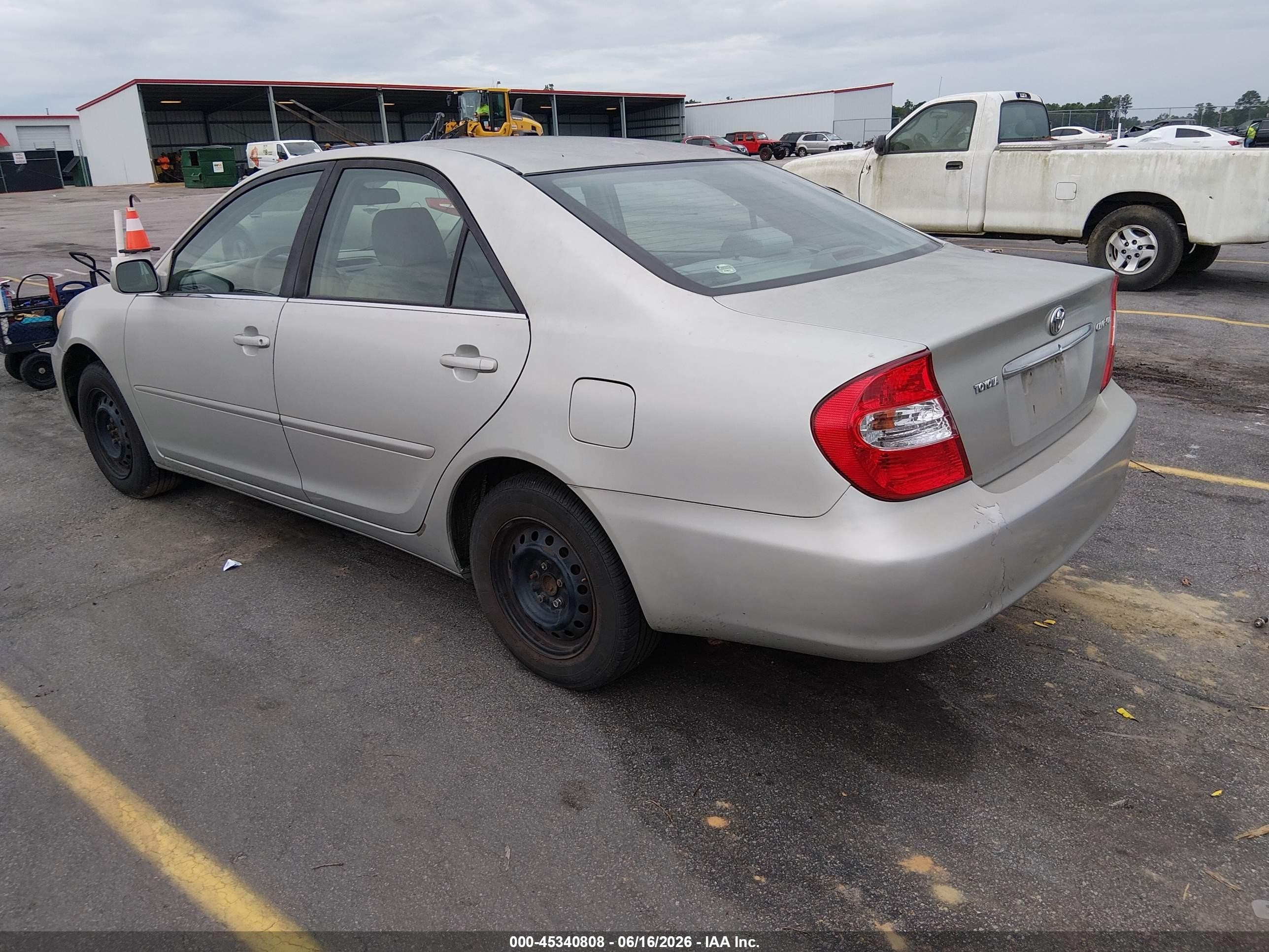 2004 Toyota Camry Le Silver vin: 4T1BE32K24U271209