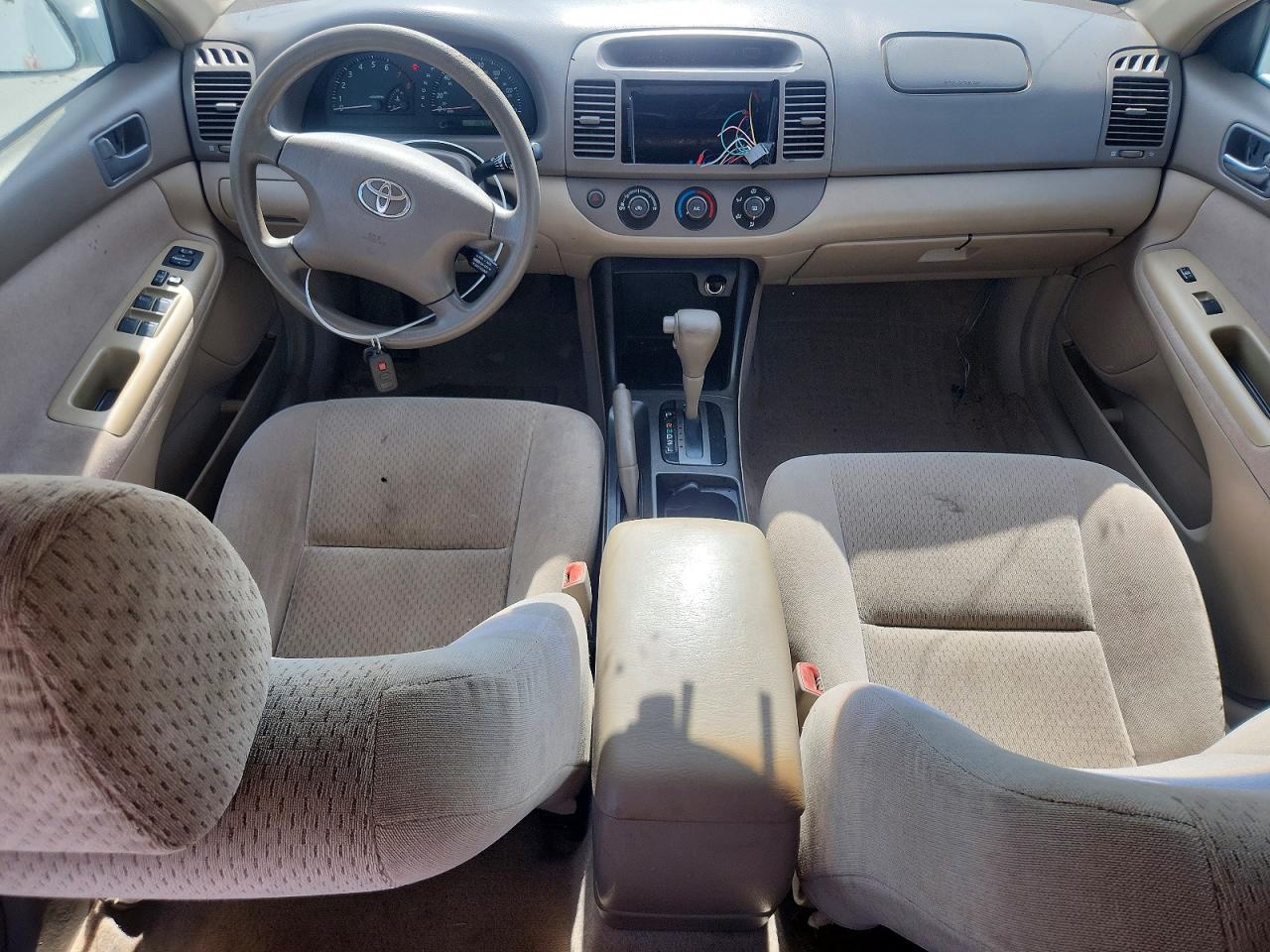 2004 Toyota Camry Le White vin: 4T1BE32K24U348659