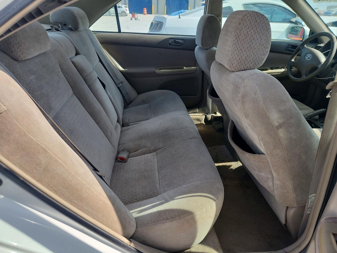 2004 Toyota Camry Le White vin: 4T1BE32K24U348659