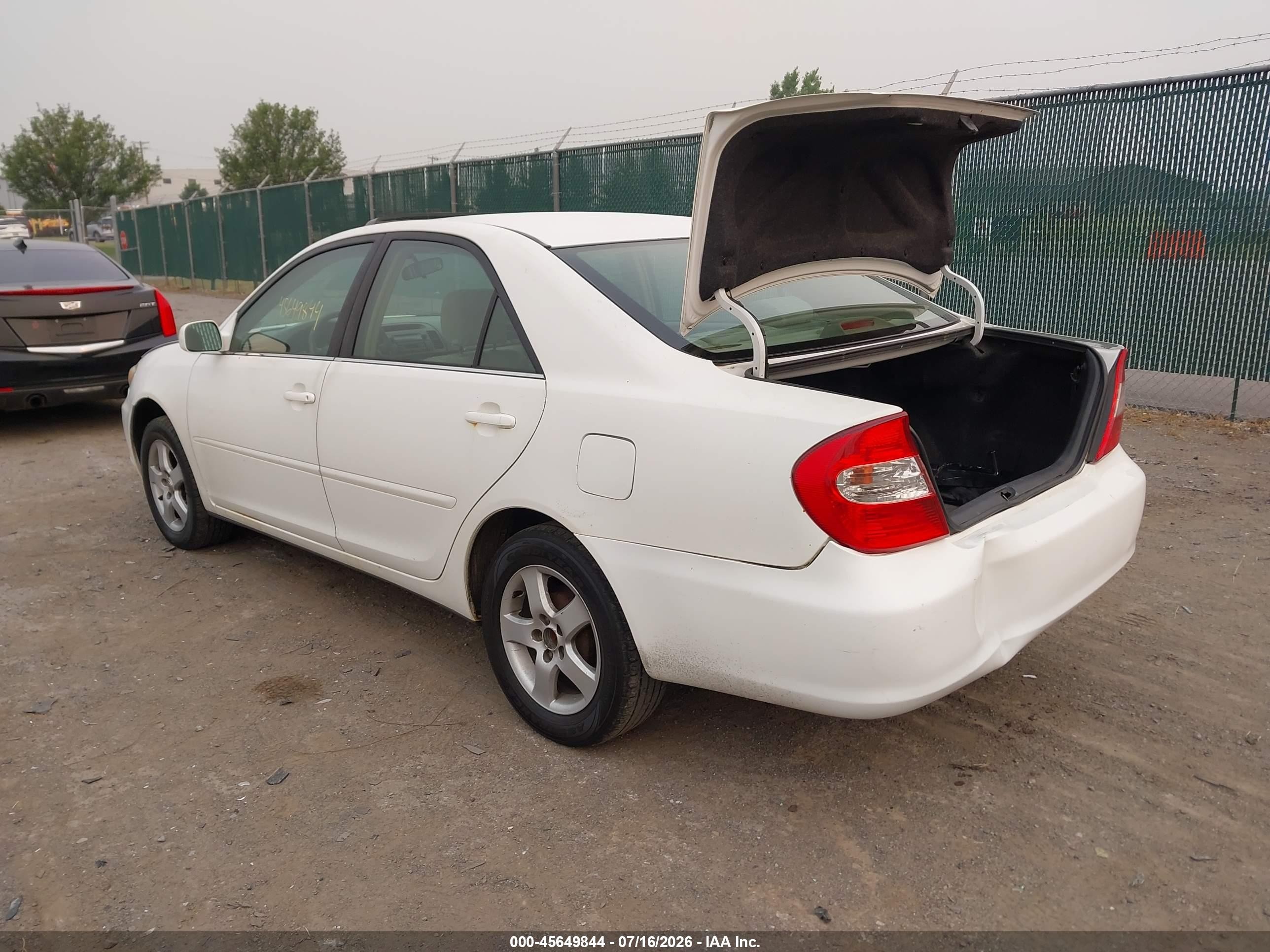 2004 Toyota Camry Le Белый vin: 4T1BE32K24U357121