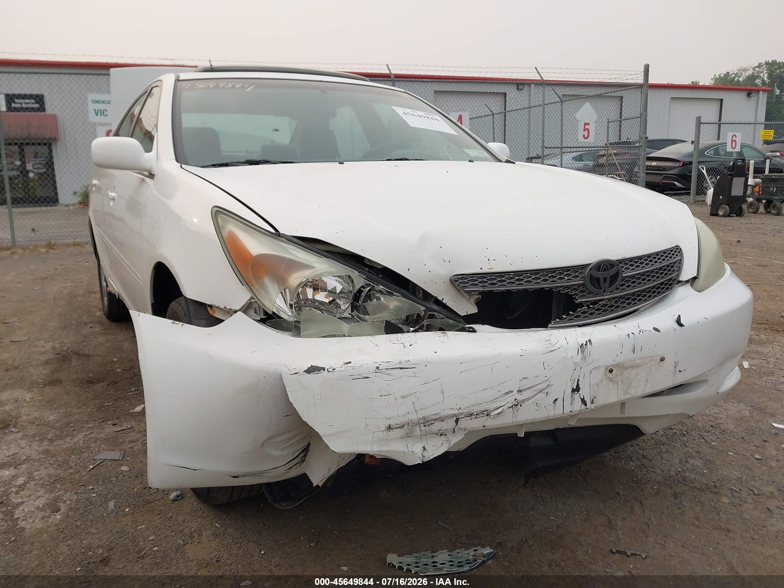 2004 Toyota Camry Le Белый vin: 4T1BE32K24U357121