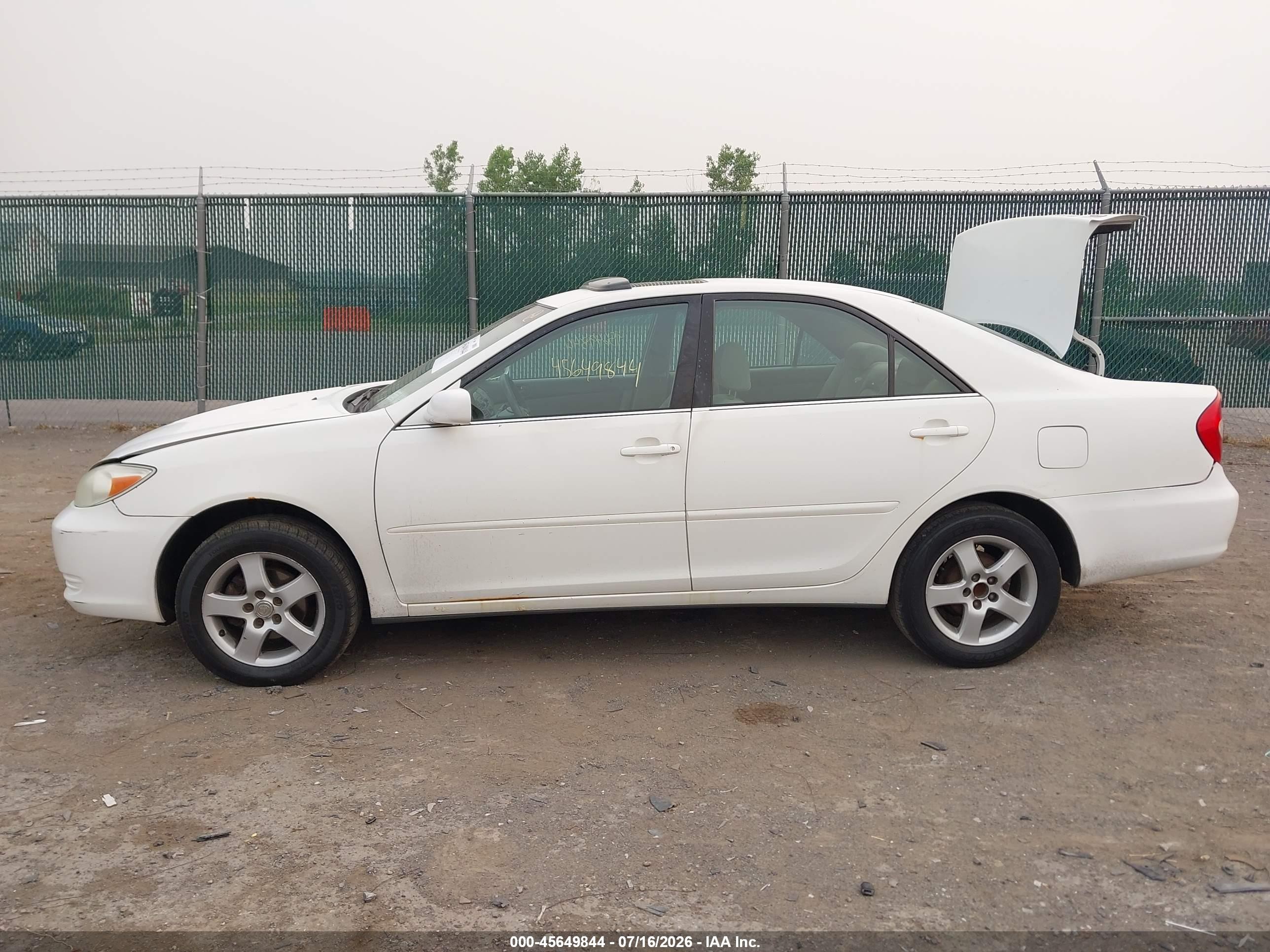 2004 Toyota Camry Le Белый vin: 4T1BE32K24U357121