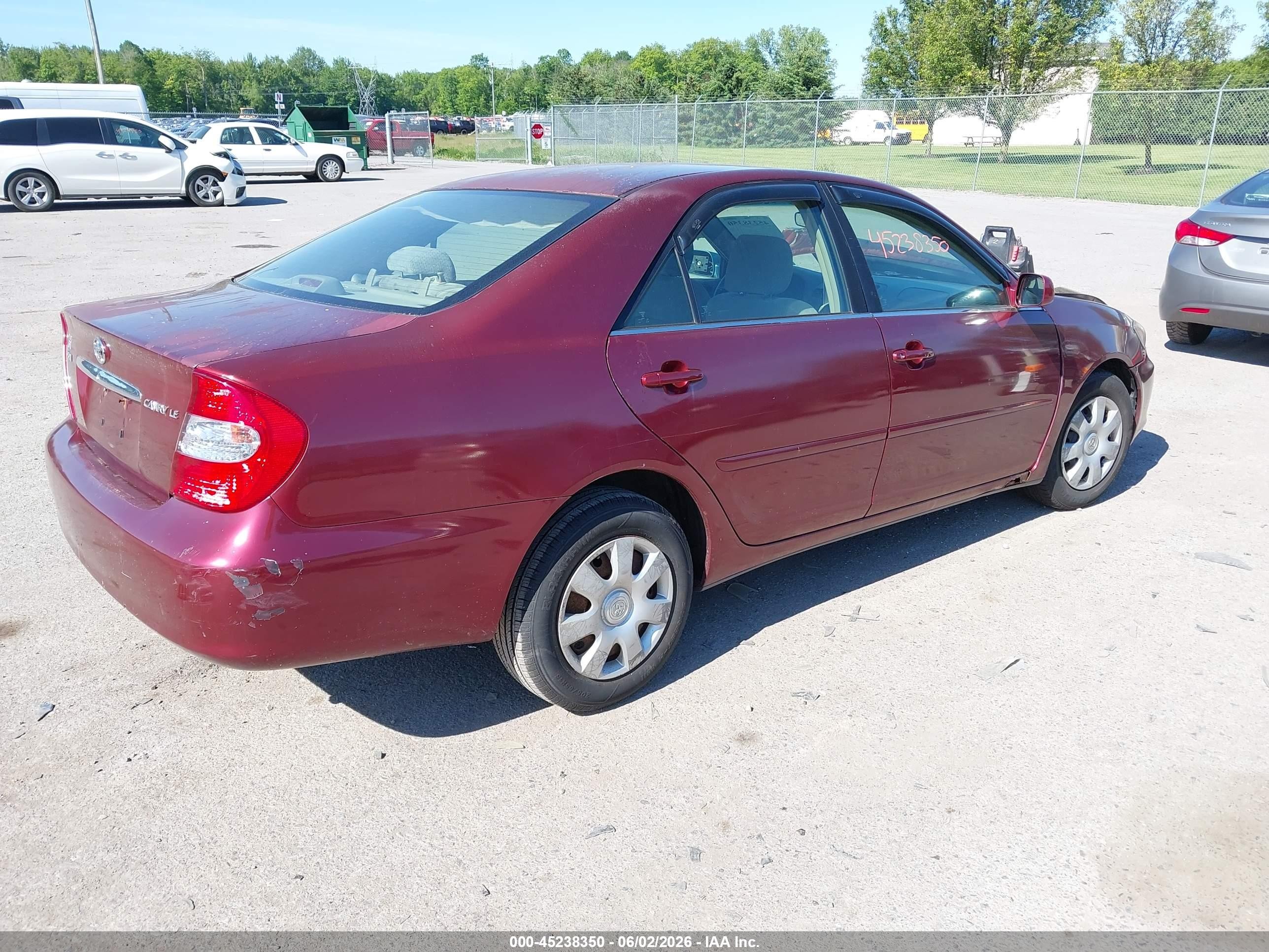 2004 Toyota Camry Le Red vin: 4T1BE32K24U361640