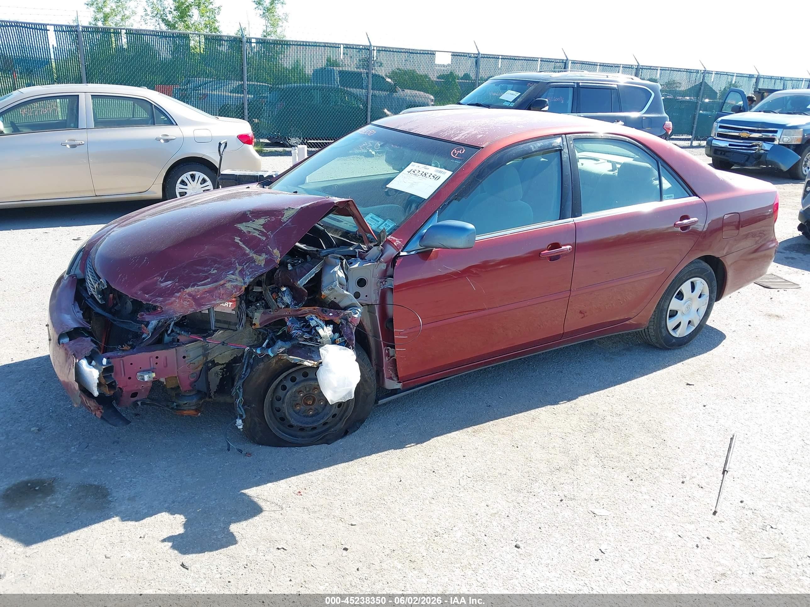 2004 Toyota Camry Le Red vin: 4T1BE32K24U361640