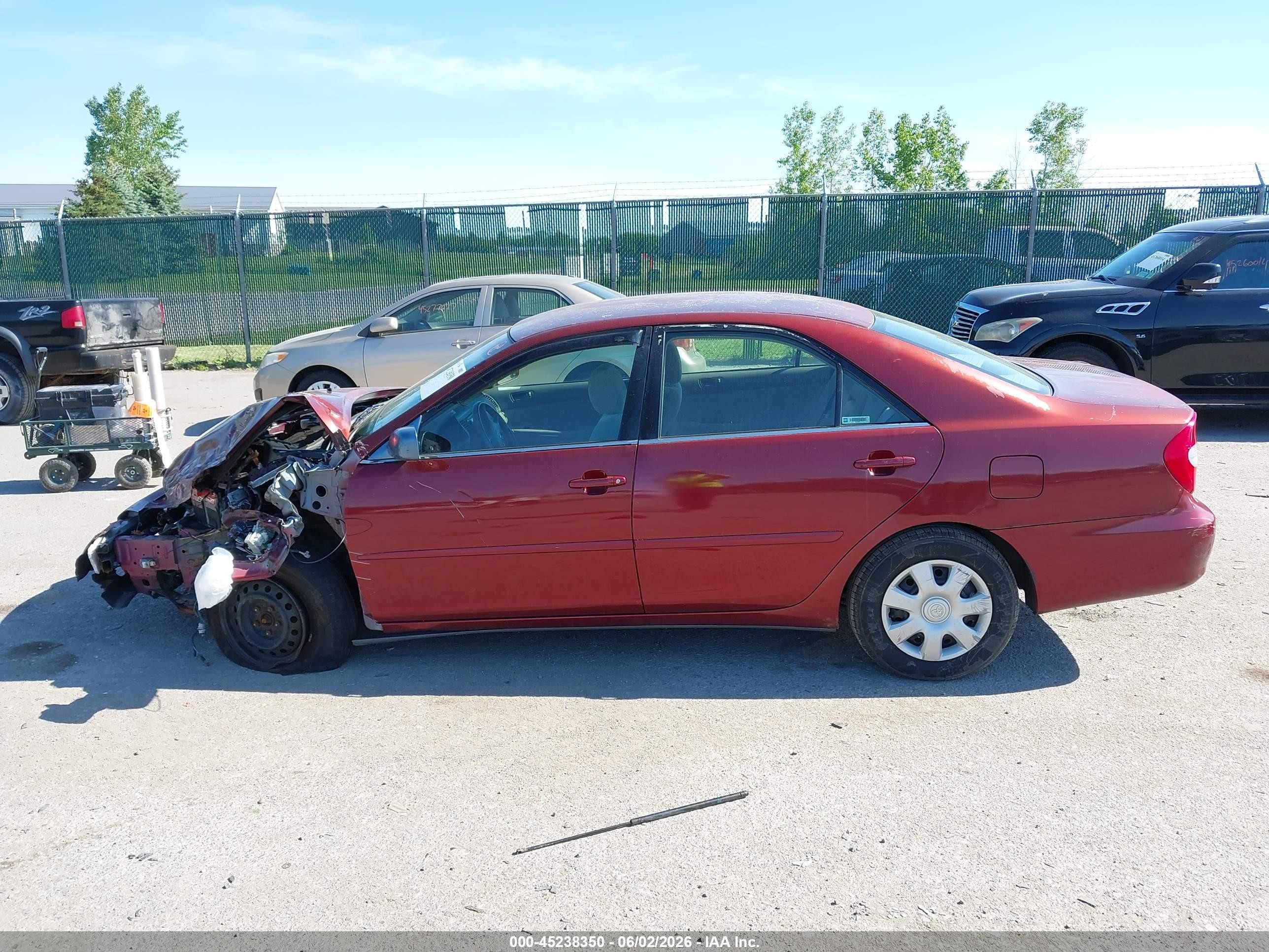 2004 Toyota Camry Le Red vin: 4T1BE32K24U361640
