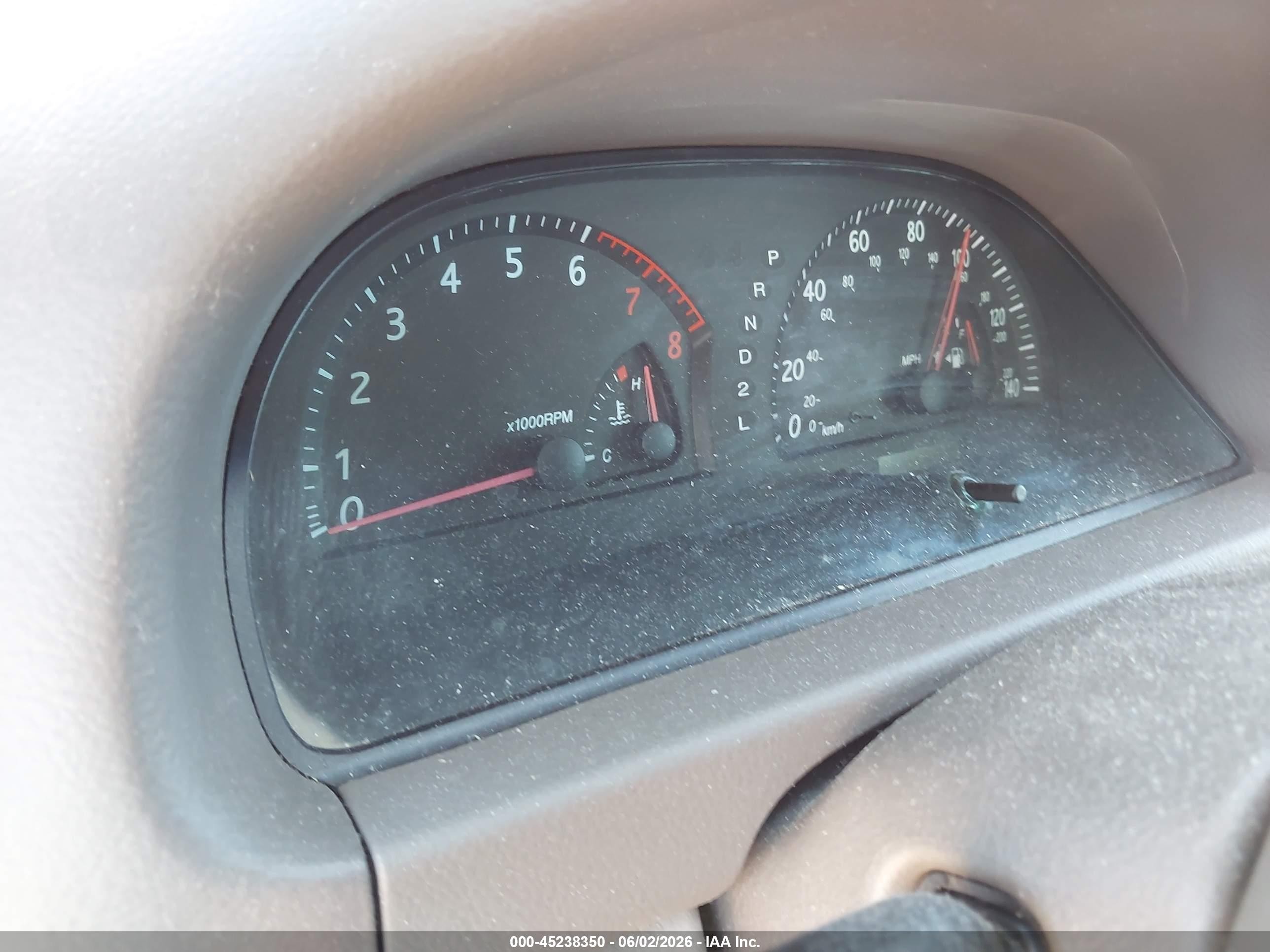 2004 Toyota Camry Le Red vin: 4T1BE32K24U361640