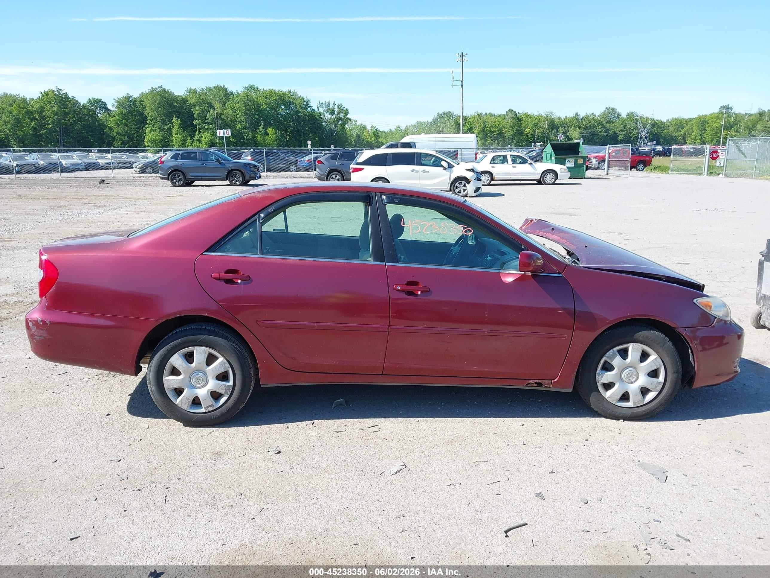 2004 Toyota Camry Le Red vin: 4T1BE32K24U361640