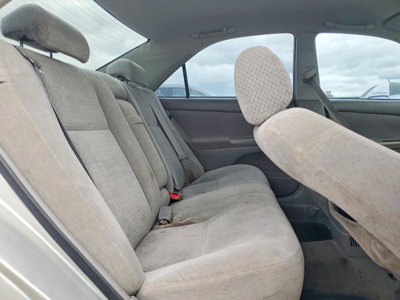2004 Toyota Camry Le Silver vin: 4T1BE32K24U802442