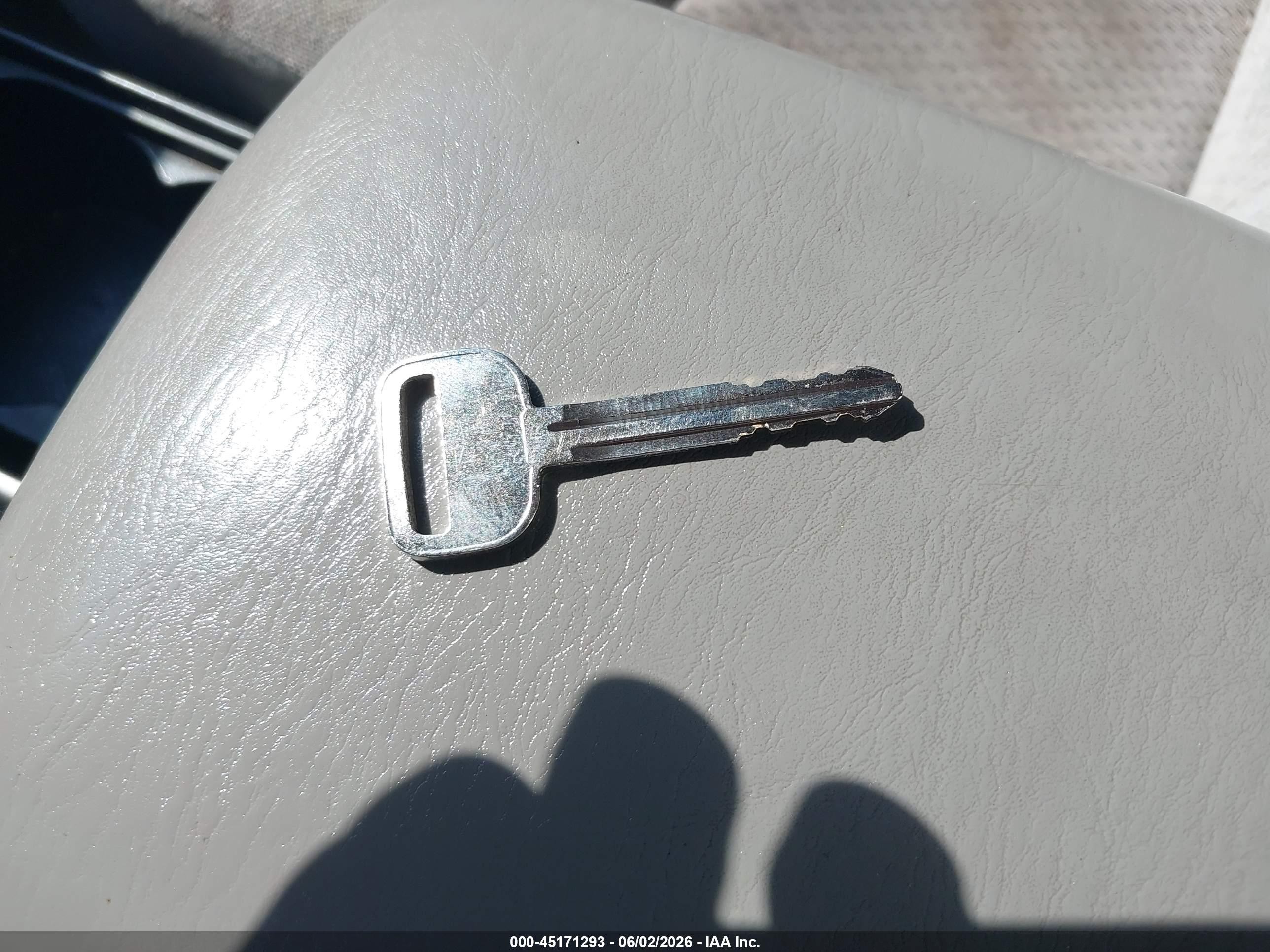 2004 Toyota Camry Le Серый vin: 4T1BE32K24U835599