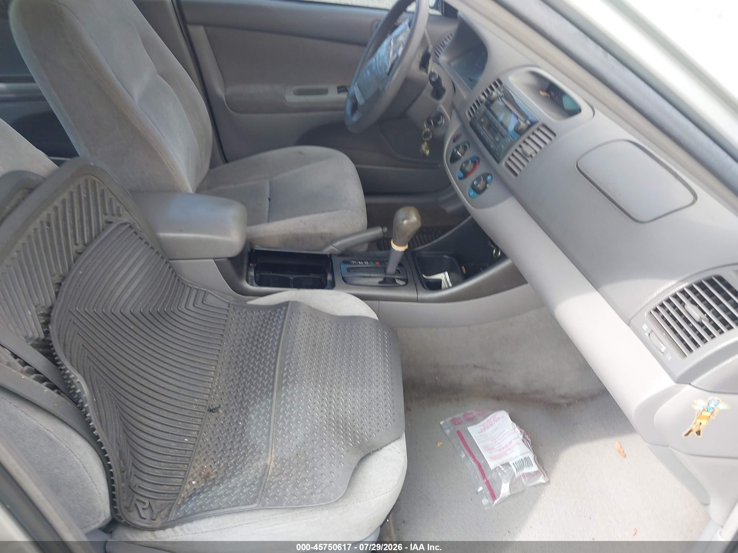2004 Toyota Camry Le Silver vin: 4T1BE32K24U858848