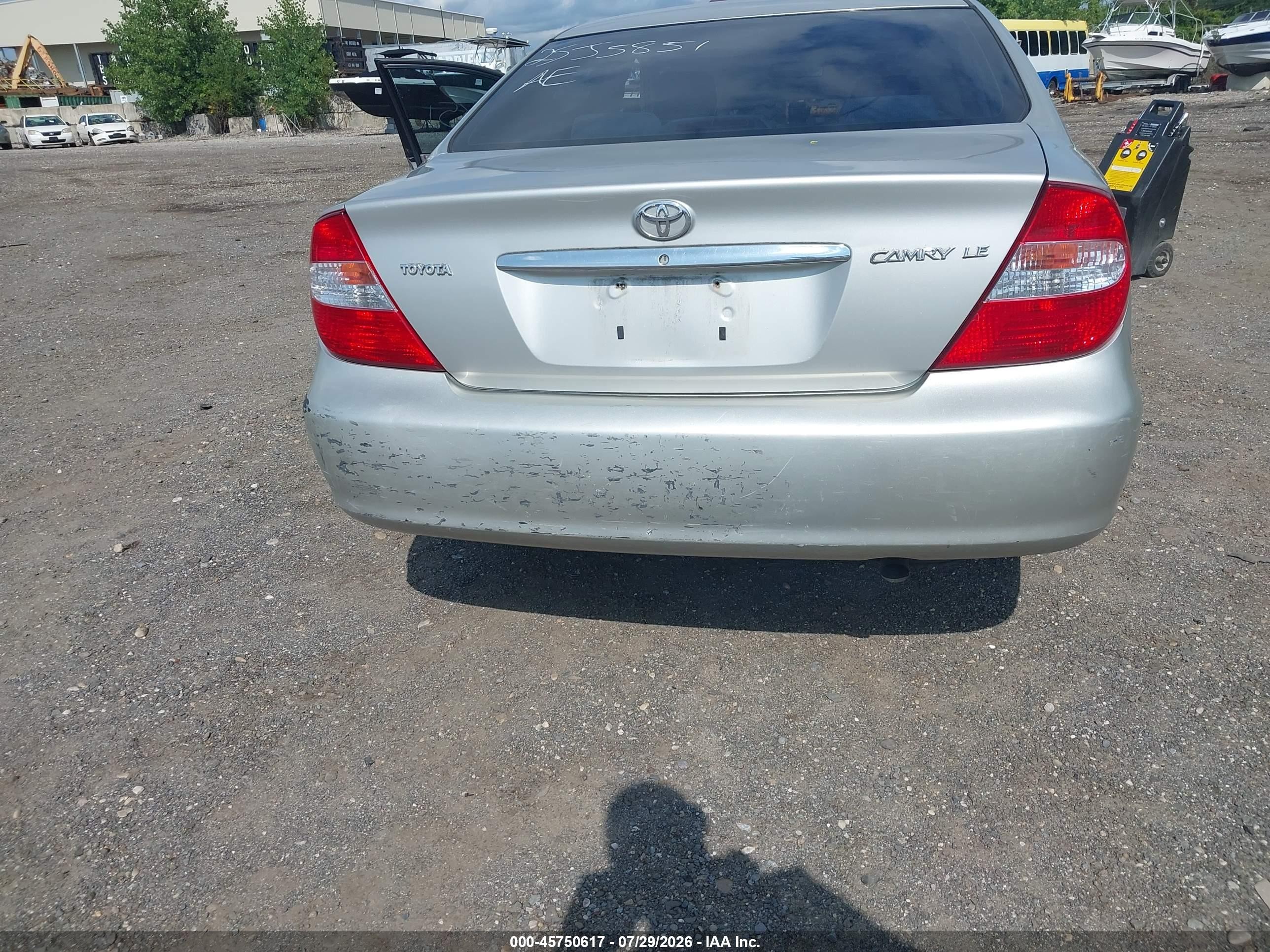 2004 Toyota Camry Le Silver vin: 4T1BE32K24U858848