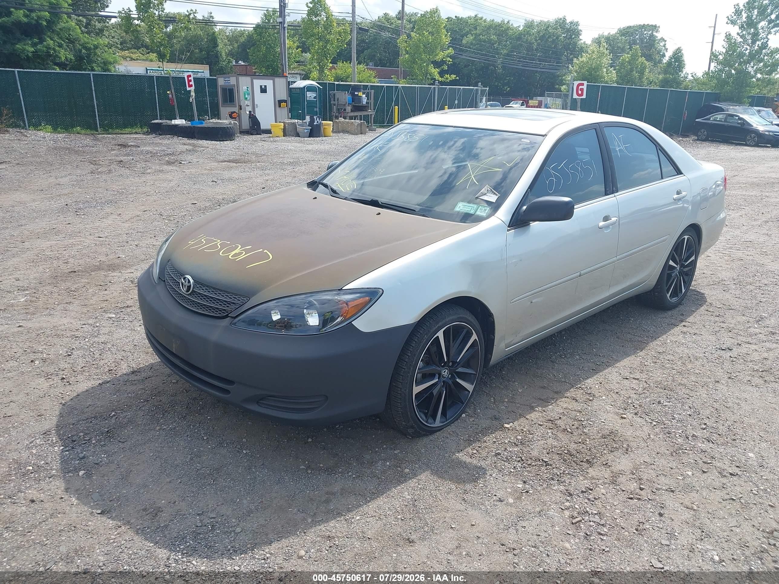 2004 Toyota Camry Le Silver vin: 4T1BE32K24U858848