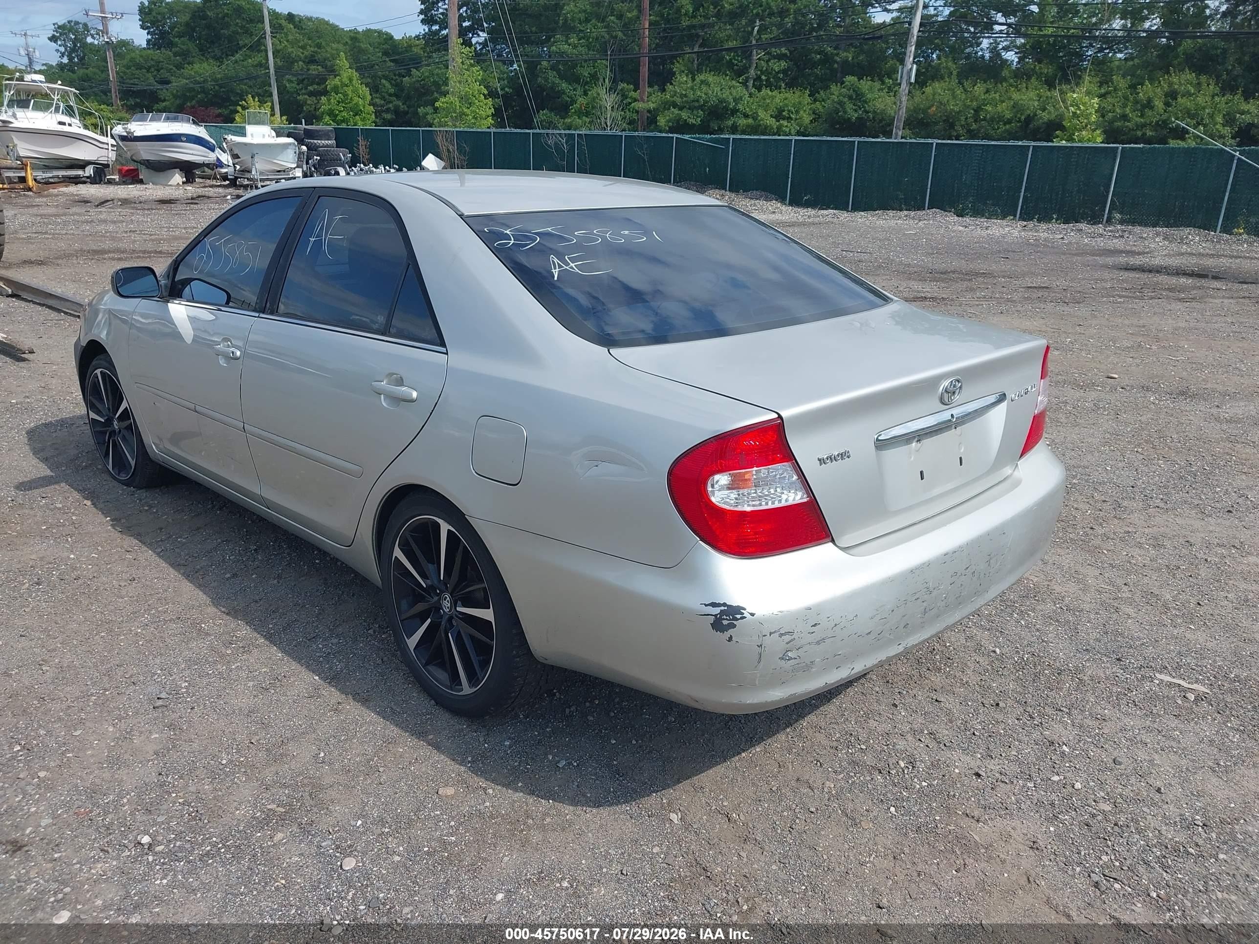 2004 Toyota Camry Le Silver vin: 4T1BE32K24U858848