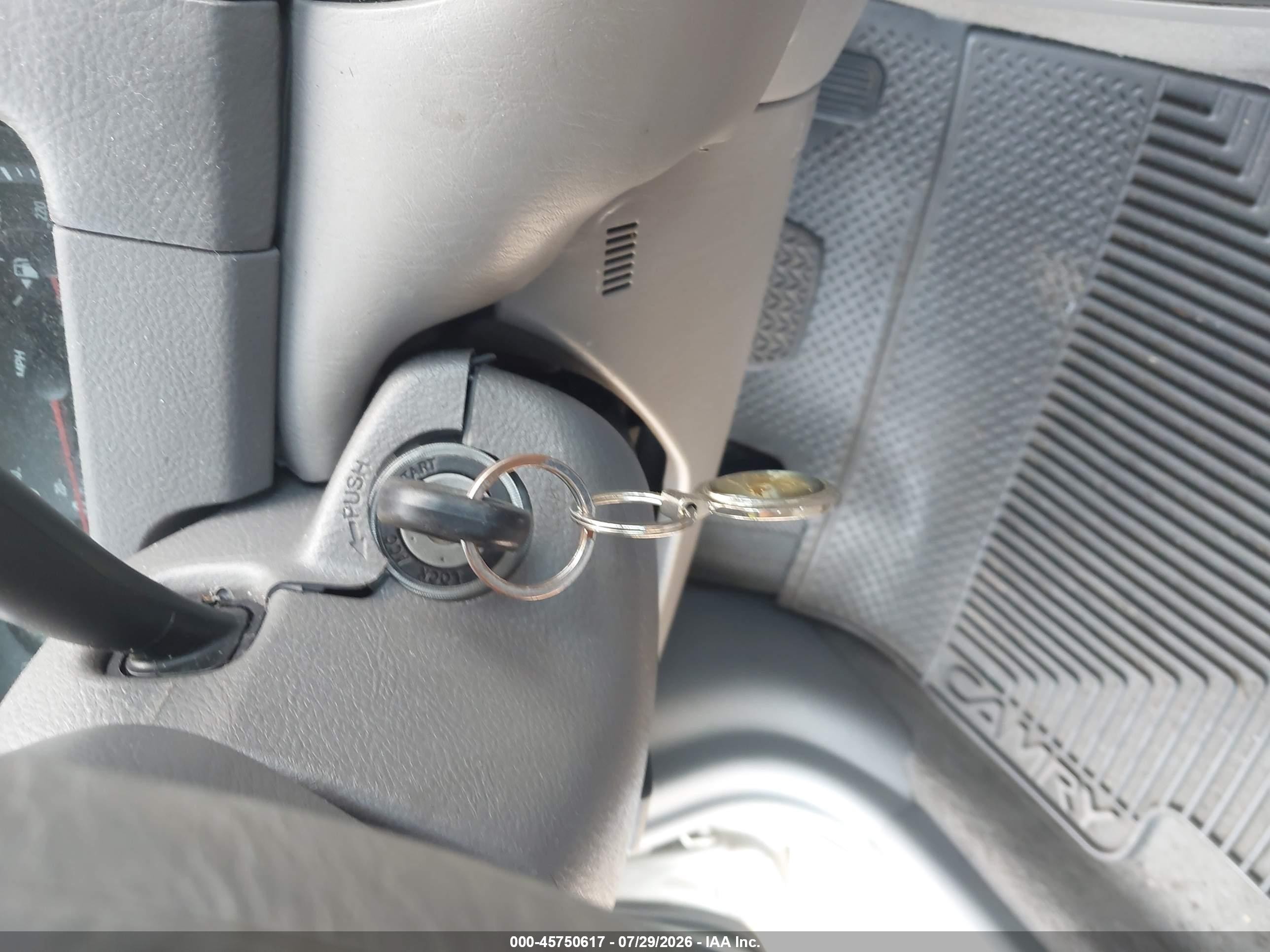 2004 Toyota Camry Le Silver vin: 4T1BE32K24U858848