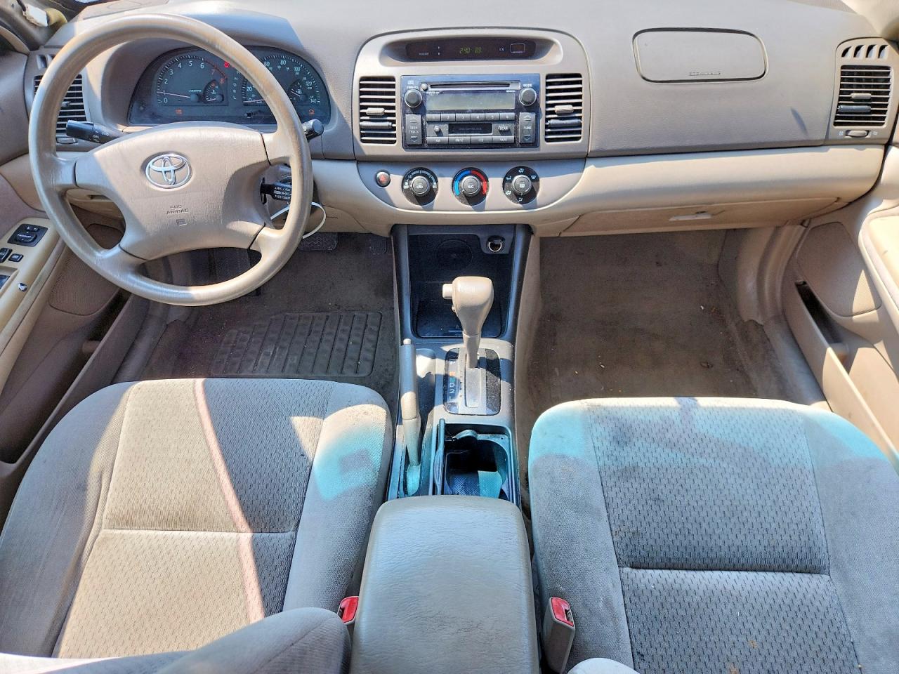 2004 Toyota Camry Le Gold vin: 4T1BE32K24U865248