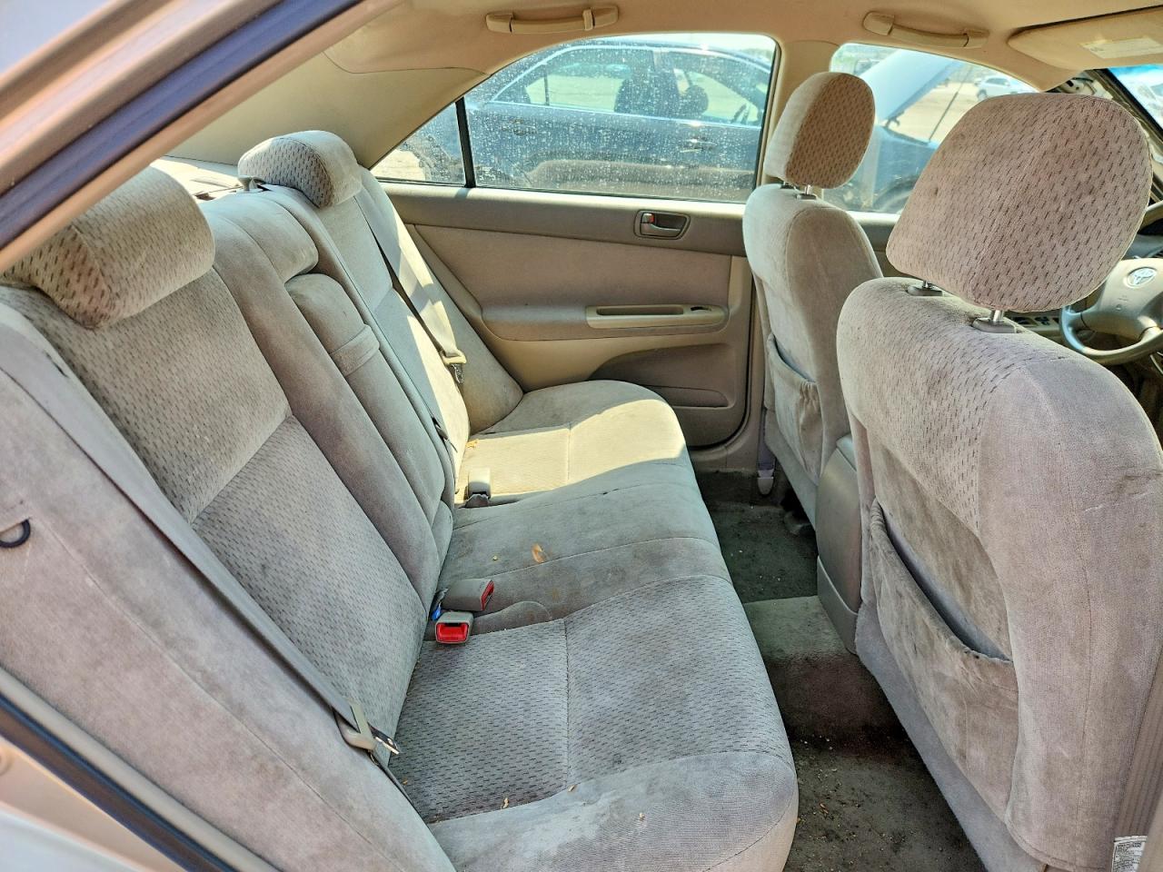 2004 Toyota Camry Le Gold vin: 4T1BE32K24U865248