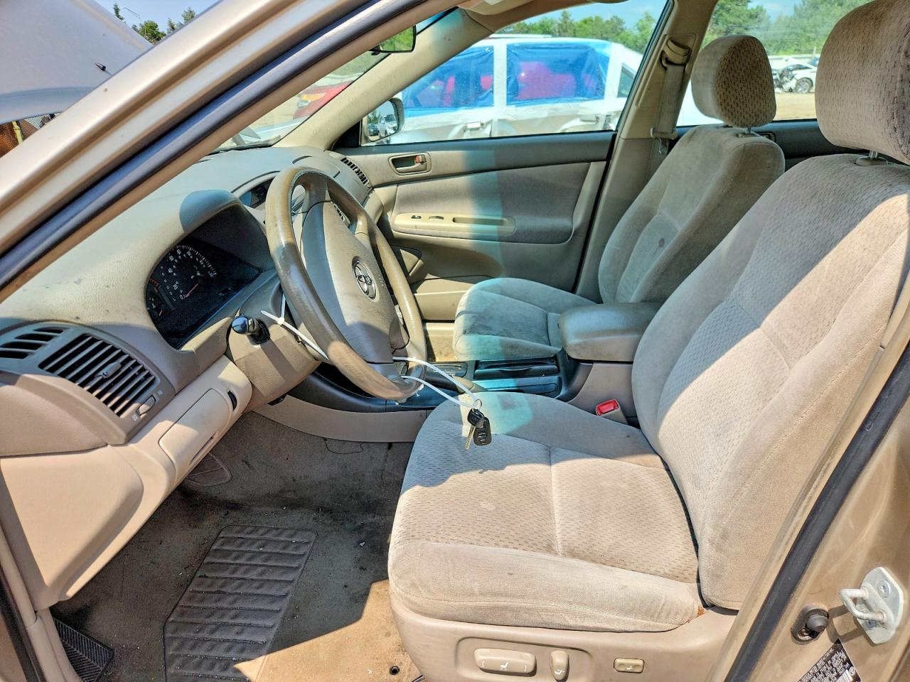 2004 Toyota Camry Le Gold vin: 4T1BE32K24U865248